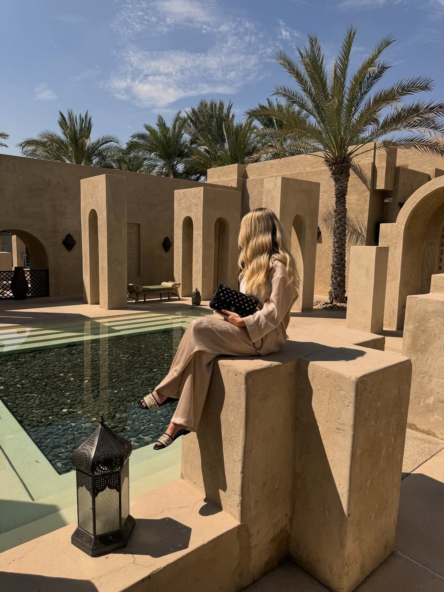 How has it been a year since our Dubai edit?! 

Sharing a few BTS bits and final images from one of our favourite shoots ever 🧡