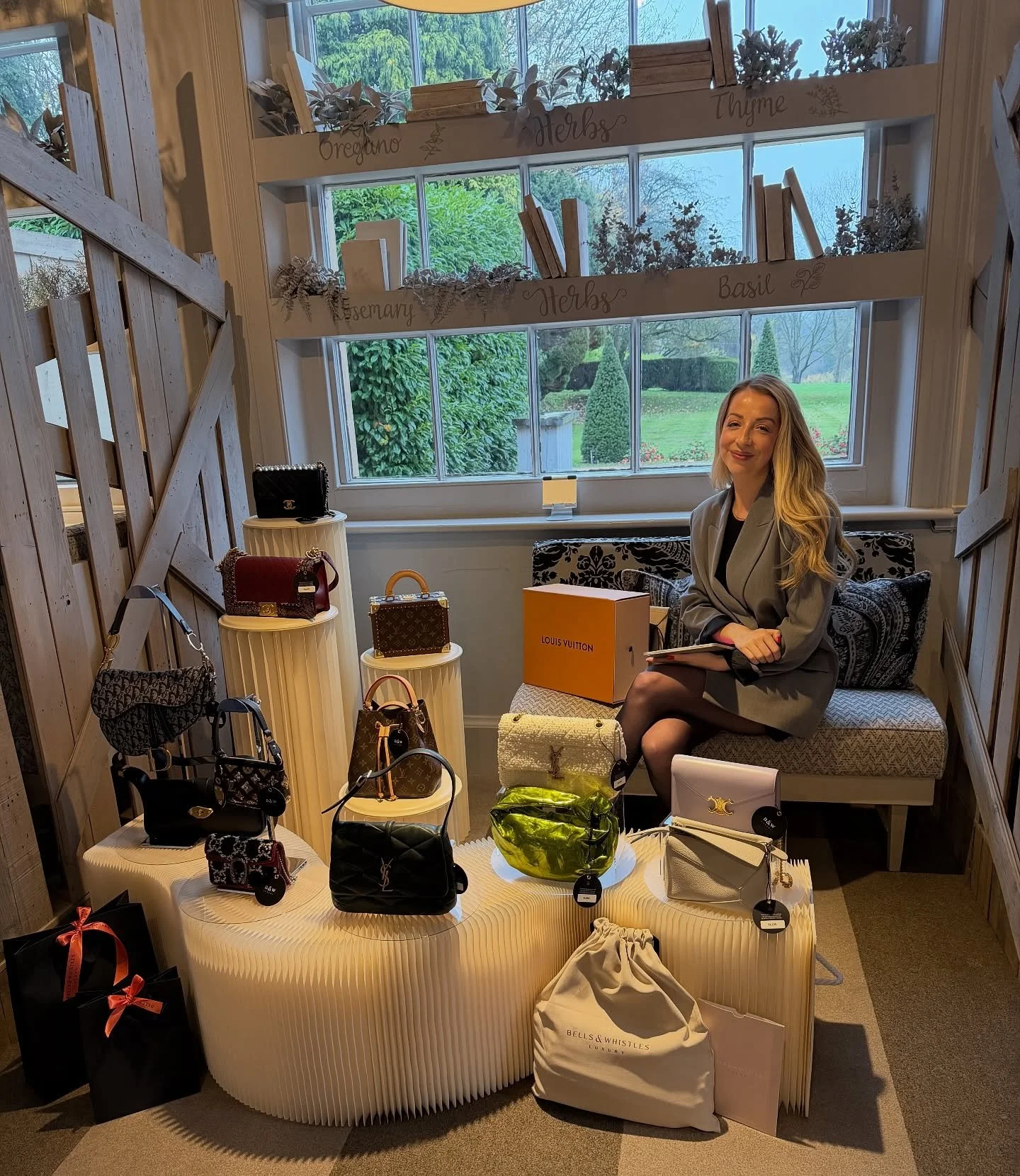 A little throwback to last Monday! 

Such a joy showcasing some of our favourite preloved pieces at @theelmsworcester for @spprivateaesthetics new treatment launch 🧡

@paperloungeuk