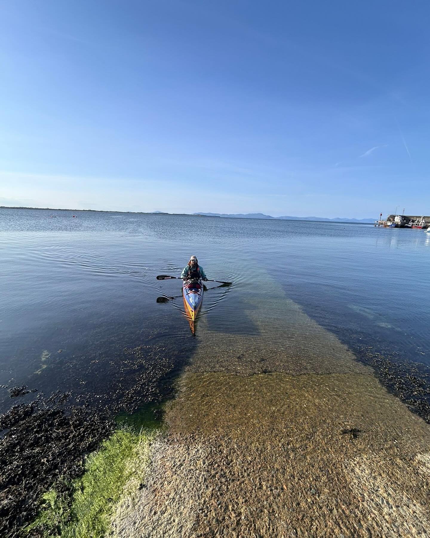 Kayaking around Ireland for Parkinson’s - Day 34 - Back in the Republic of Ireland after getting around the North in less than a week. Crossing Dublin Bay tomorrow morning.
Now, paddling schedule is dictated by the tides, going with the ebb d