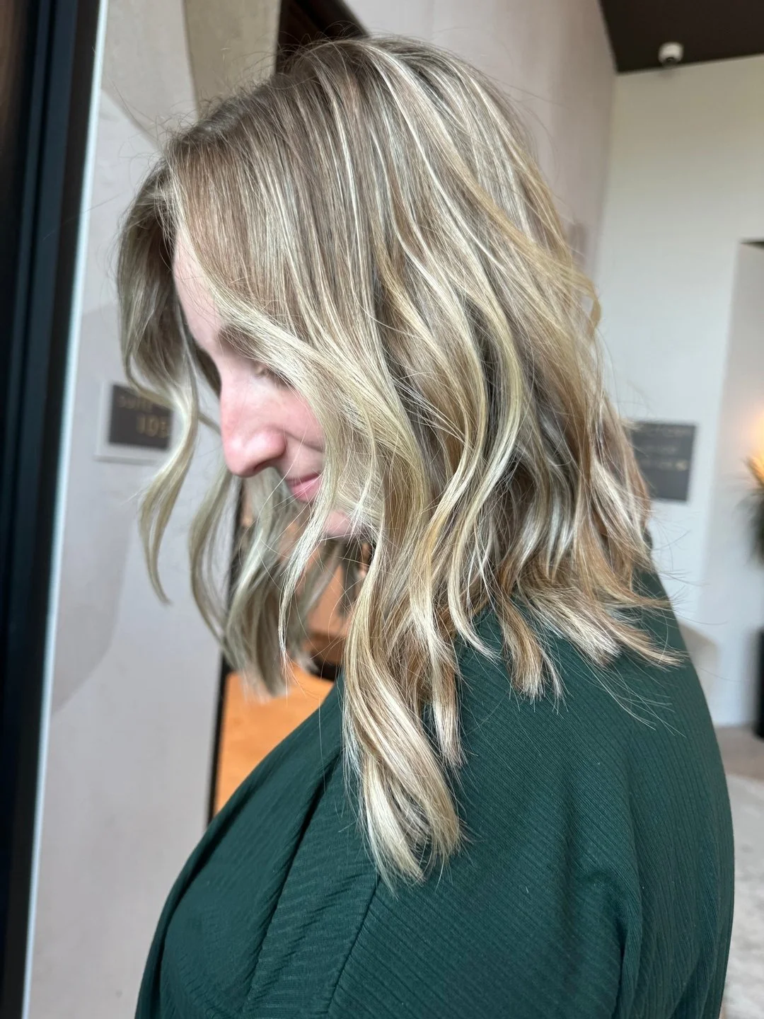 Today I feel like having some FUN with you! 😜👇

If you could only use ONE hair product for the rest of your life, what would it be? 🤔

I'd choose The Great Hydrator Moisture Mask from EVO because it deeply hydrates, strengthens, improves manageabi