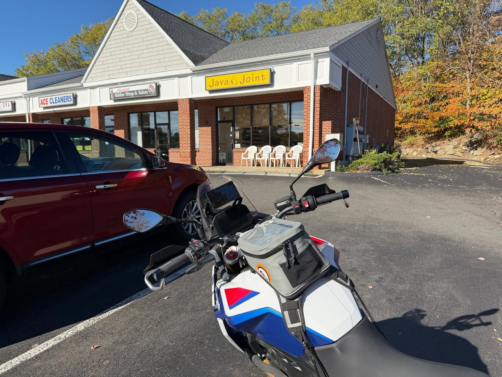 Discover the charm of Java Joint, a classic coffee shop perfect for grabbing a quick cup and donut, ideal for those on a motorcycle adventure. (🔗 Link to article in @tankofcoffee bio)

#motocoffee #motorcycleride #coffee #motorcycle #northeast #coff