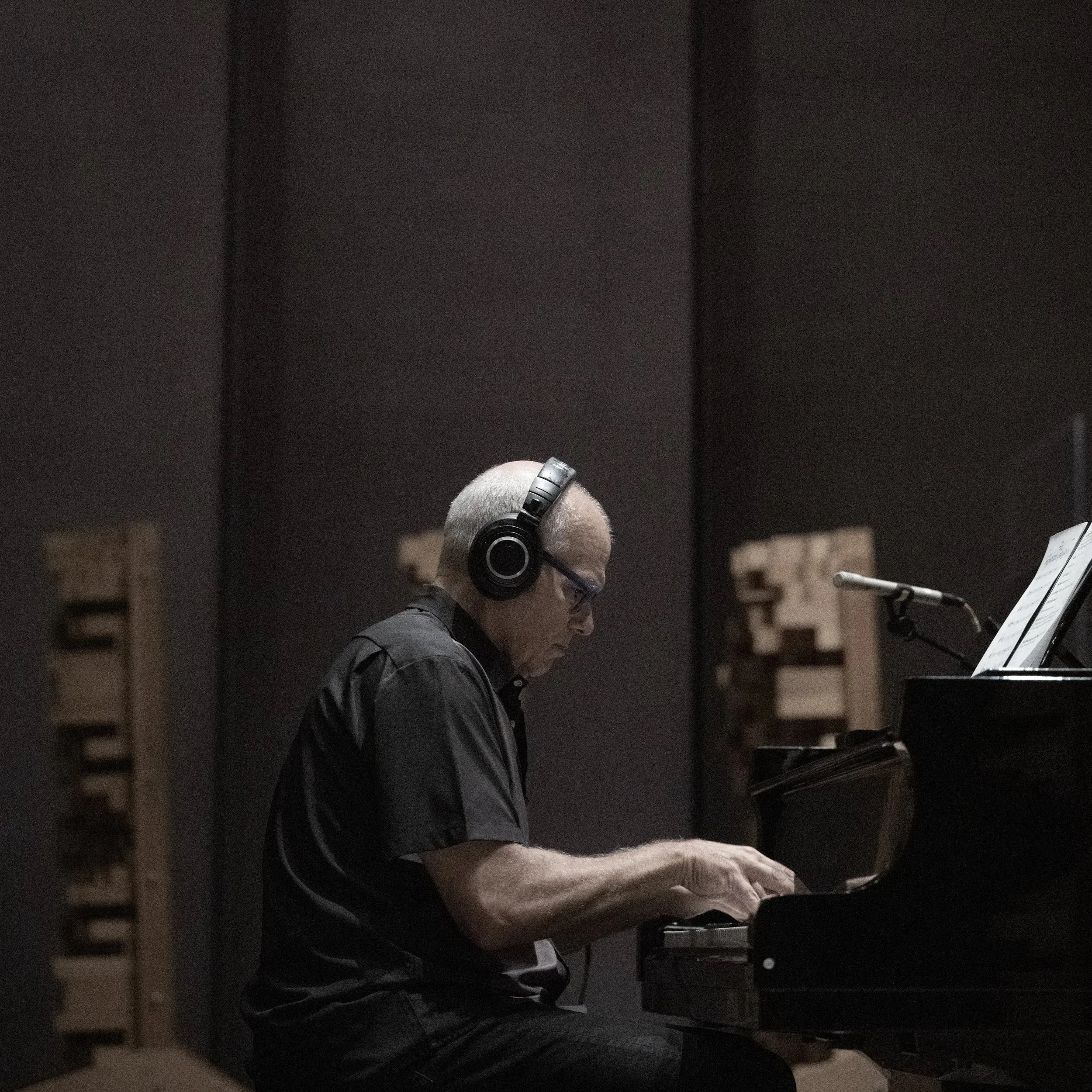 Laurence+Piano.jpg