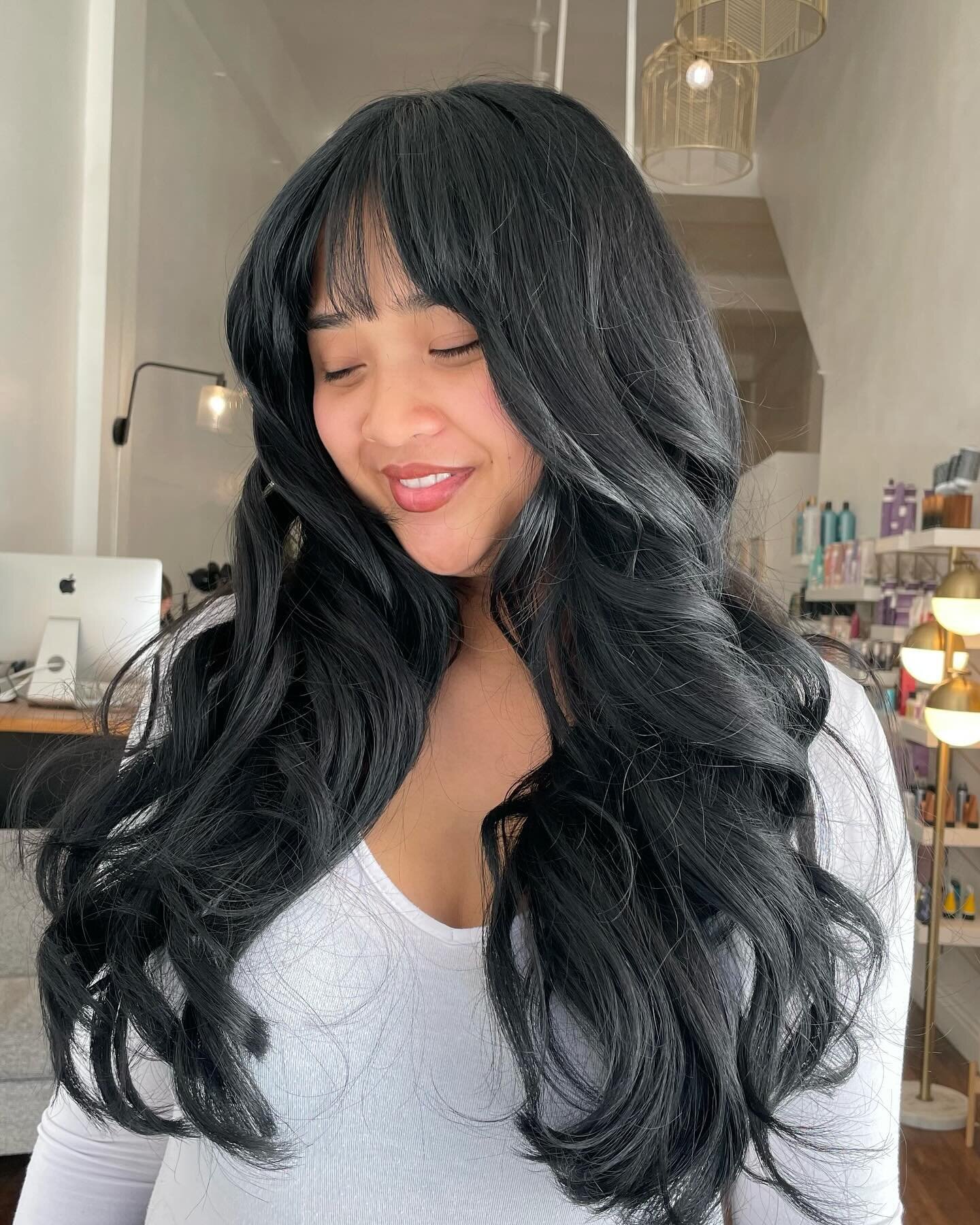 It&rsquo;s POPPIN&rsquo; OFF for this gorgeous momma ✨

We did a blue black color gloss &amp; gave her layers on layers to bring her hair back to life. 

#pasadenahair 
#pasadenastylist 
#collectivehair 
#91101