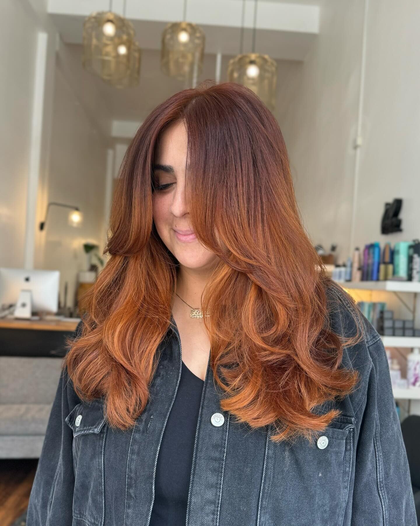 Copper Hair &amp; layers to match on @bibidoeshair ❤️&zwj;🔥 

This color is HIGH maintenance you&rsquo;ll be looking at booking a color retouch + gloss every 4-6weeks depending on how fast your hair grows or if you also have greys you&rsquo;d like t
