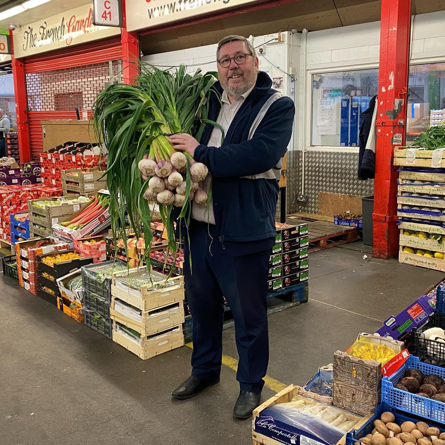 Exotic Tom looking suave with some new Season French Wet Garlic and new French Garden apparel 😍

#michelinstar #londonrestaurants #londonrestaurant #londonfood #londonfoodies #londonfoodie #londonfoodguide #londonchef #instafood #instachef #foodporn