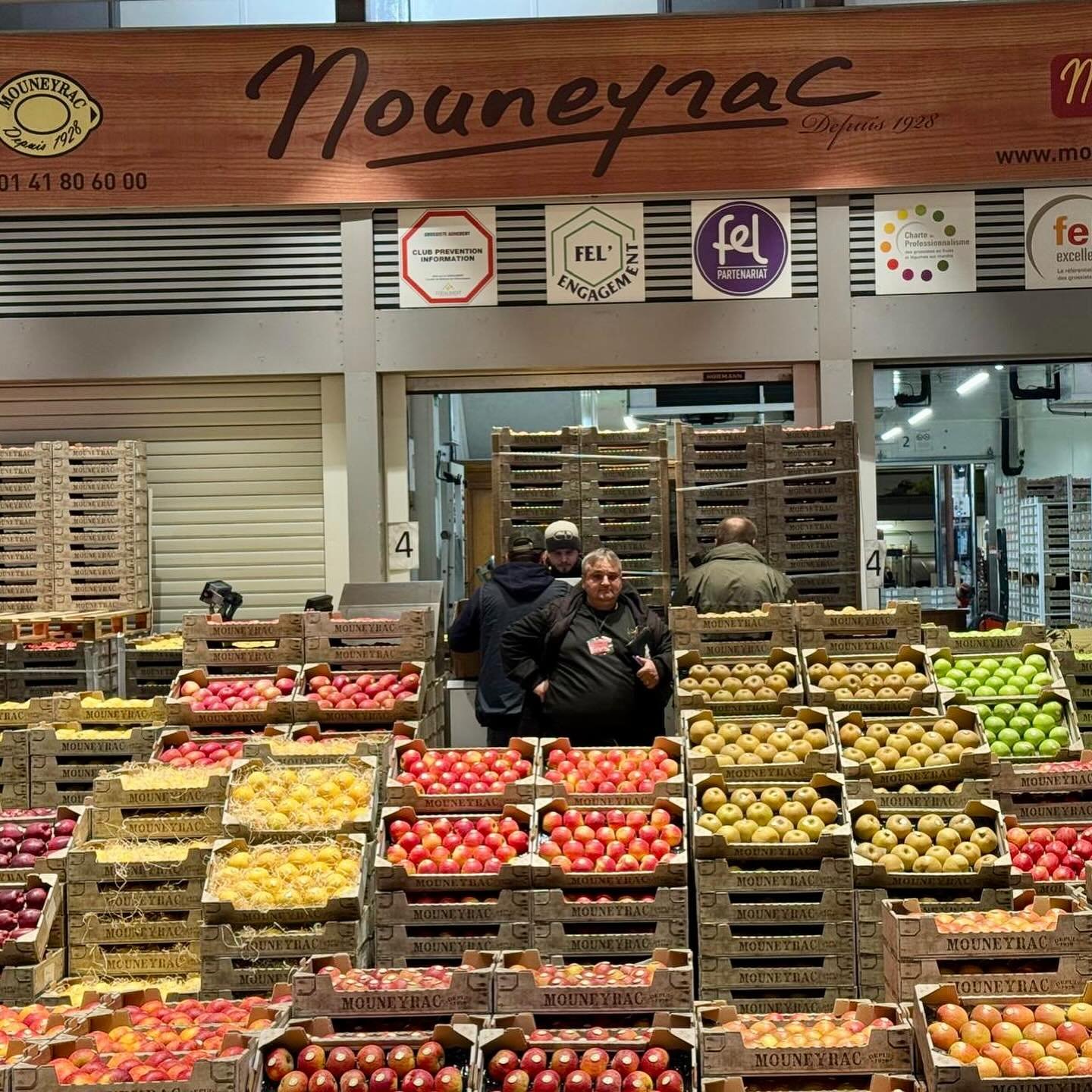 Our good friends at Mouneyrac looking busy today after the French bank holiday yesterday. 

Always freshly stocked here at The French Garden.

#frenchapple #instafood #foodphotography #londonrestaurants #londonrestaurant #londonrestaurantguide #londo