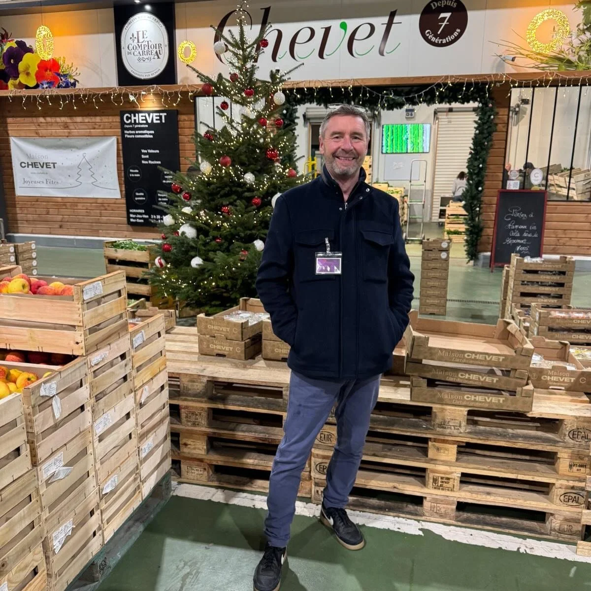 Feeling Christmasy here in Rungis. Lots of beautiful produce on show and on the way. Happy Christmas from everyone at French Garden. 

#feedingtheuk #rungis #newcoventgardenmarket #wholesale