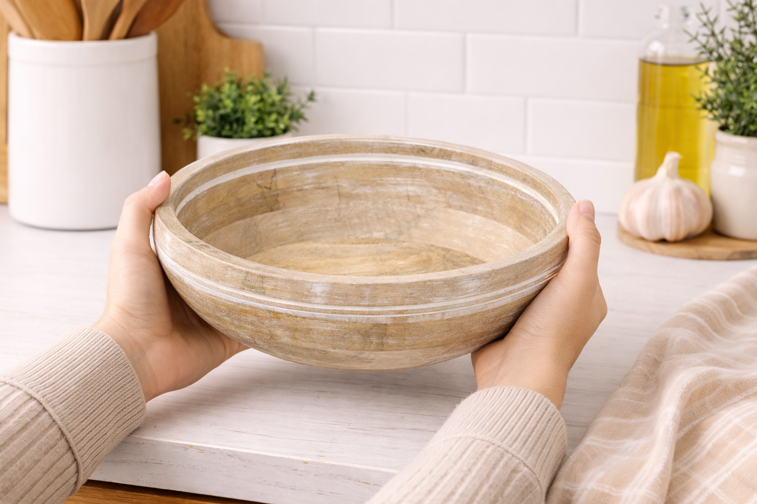 Natural & White Mango Wood Bowl – 11″