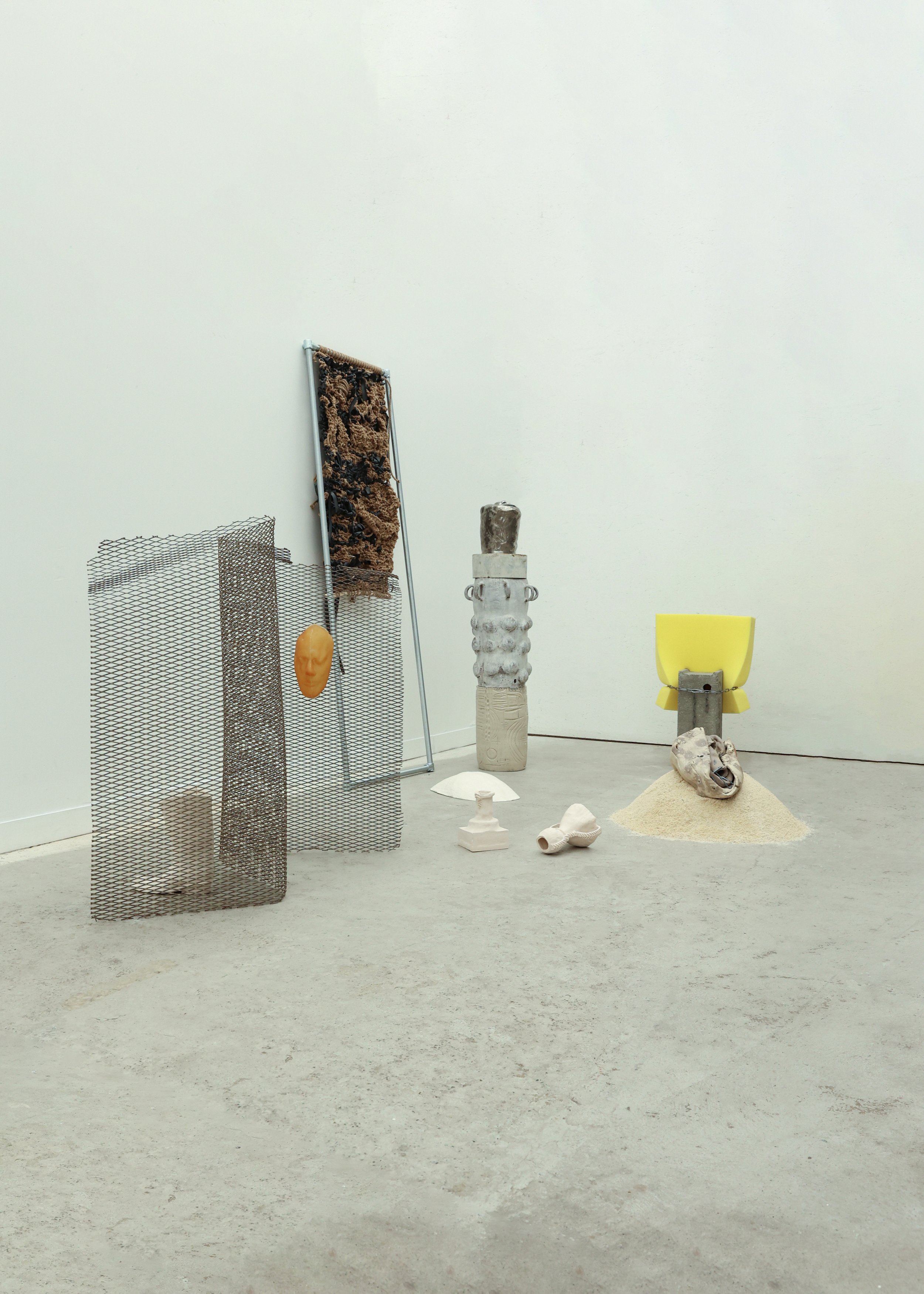 sans photo:E.SIMKUS_SENSITIVESKIN_ENS_2.jpg