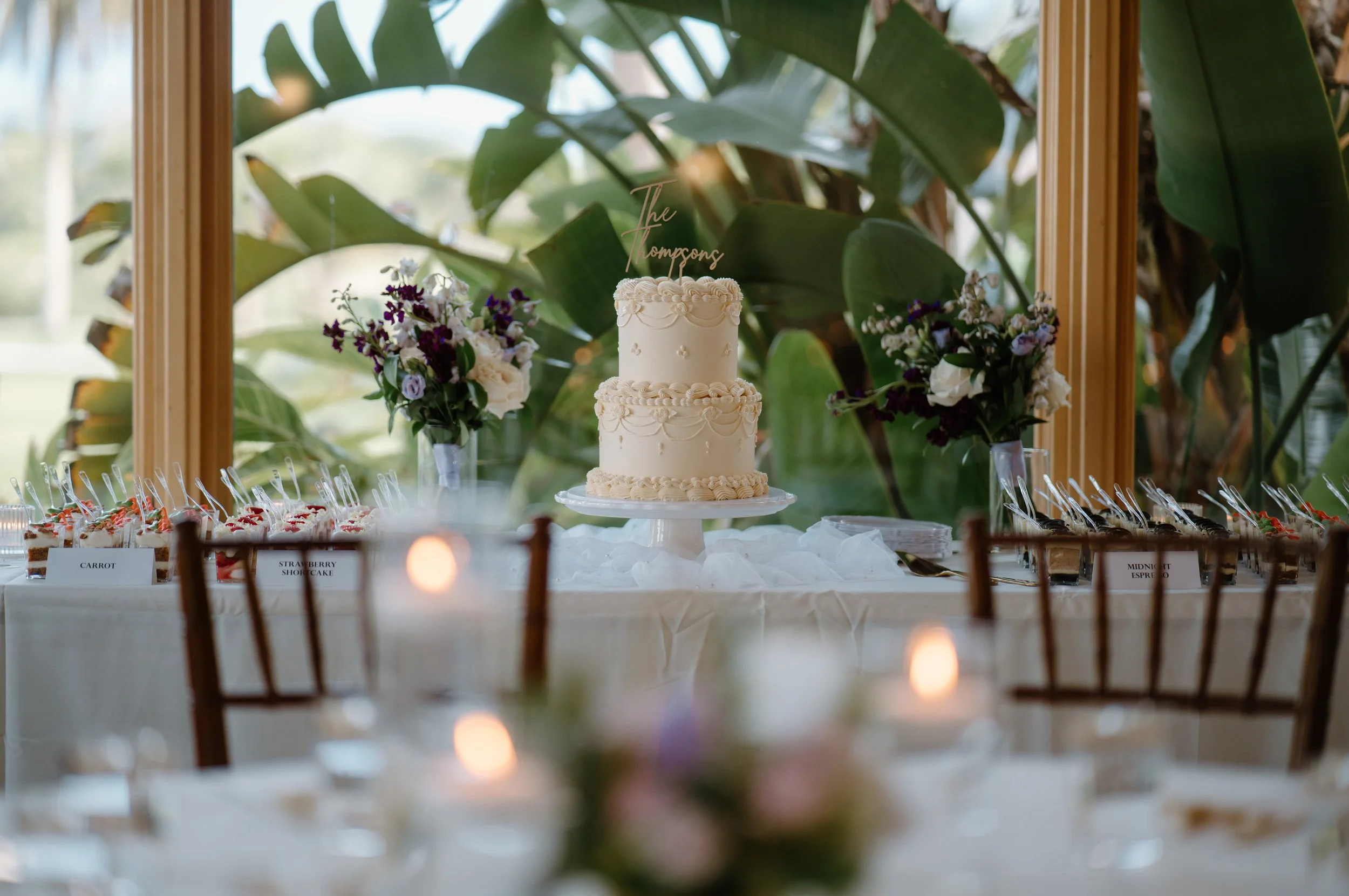Smooth ivory buttercream. Ivory vintage piping (1).jpeg