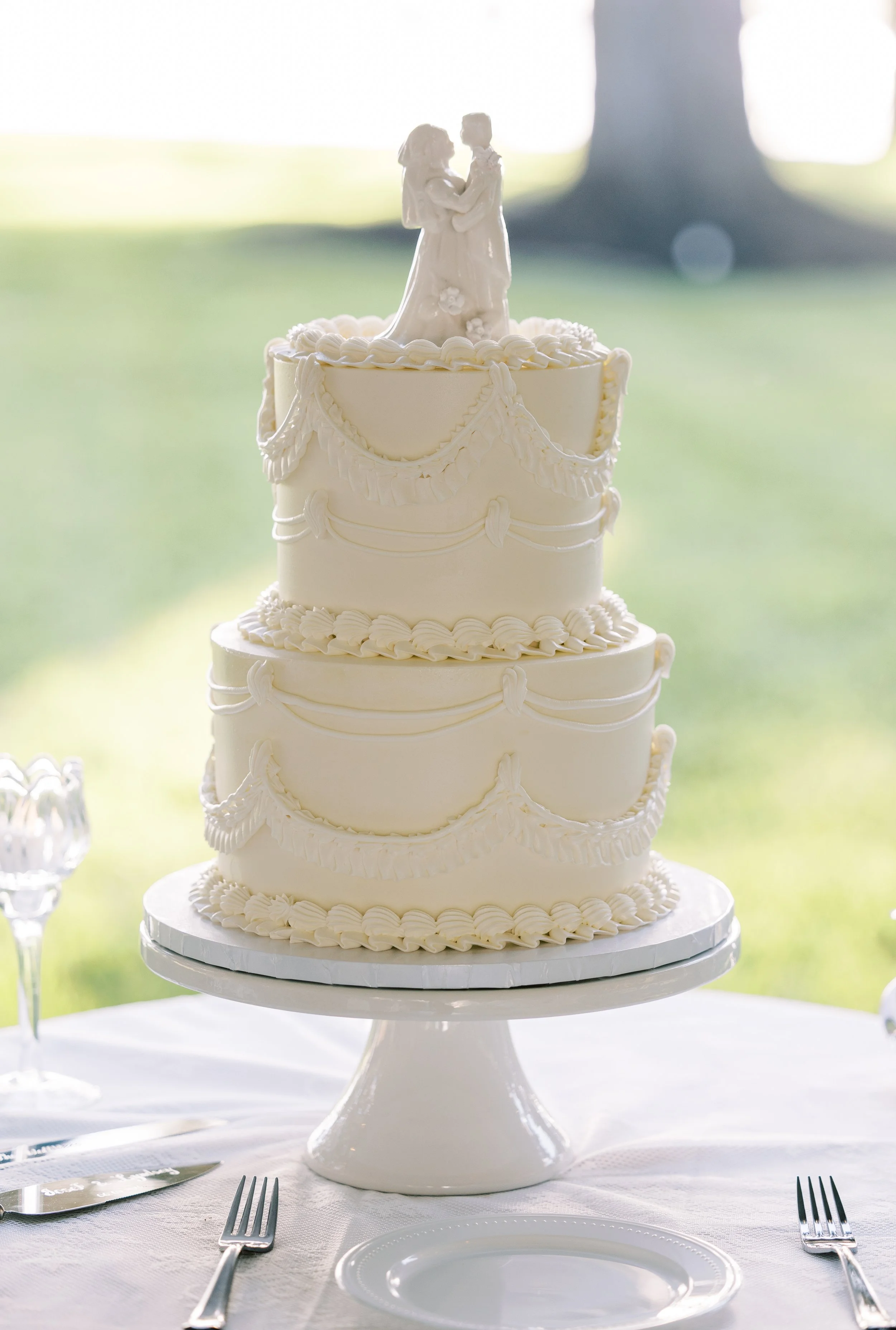 Two Tier Cake, Vintage Piping, Ivory Stand  (1).jpg
