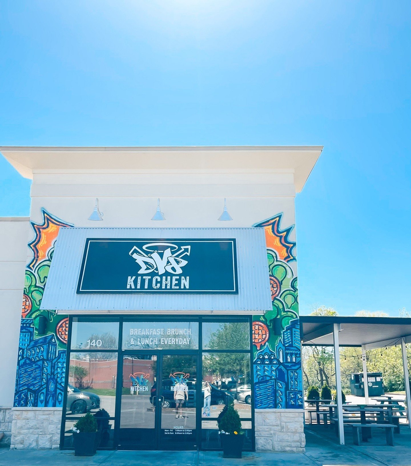✨️What's around Wednesday✨️⁠
⁠
Let's talk about our favorite spot this week - DV8 Kitchen! It's the perfect place for a delicious brunch, just a walk away from Signature and UK's campus. Go check out @dv8kitchen! 🥞🥪