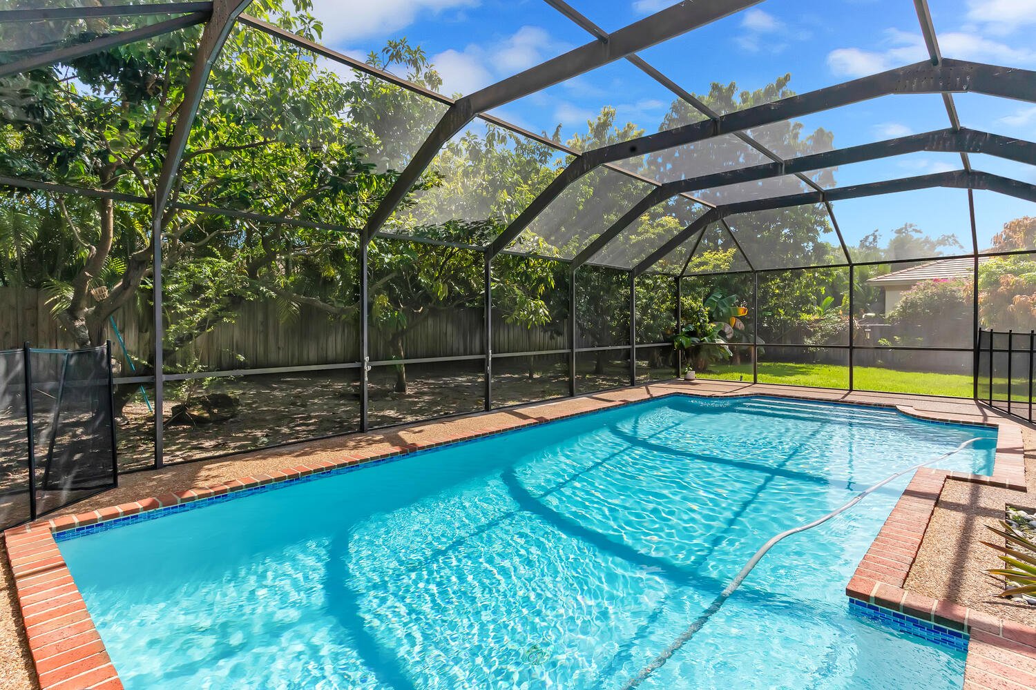 32 7860 SW 180th St Palmetto Bay-large-036-036-Screenedin Pool-1500x1000-72dpi.jpg