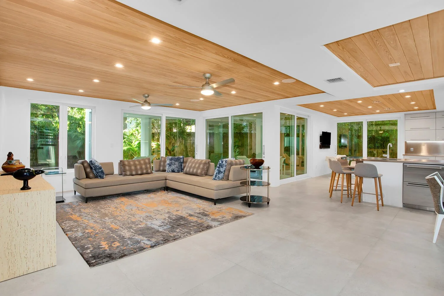 3 2475 S Bayshore Dr Apt 3 Miami-large-005-008-Living Room-1500x1000-72dpi.jpg