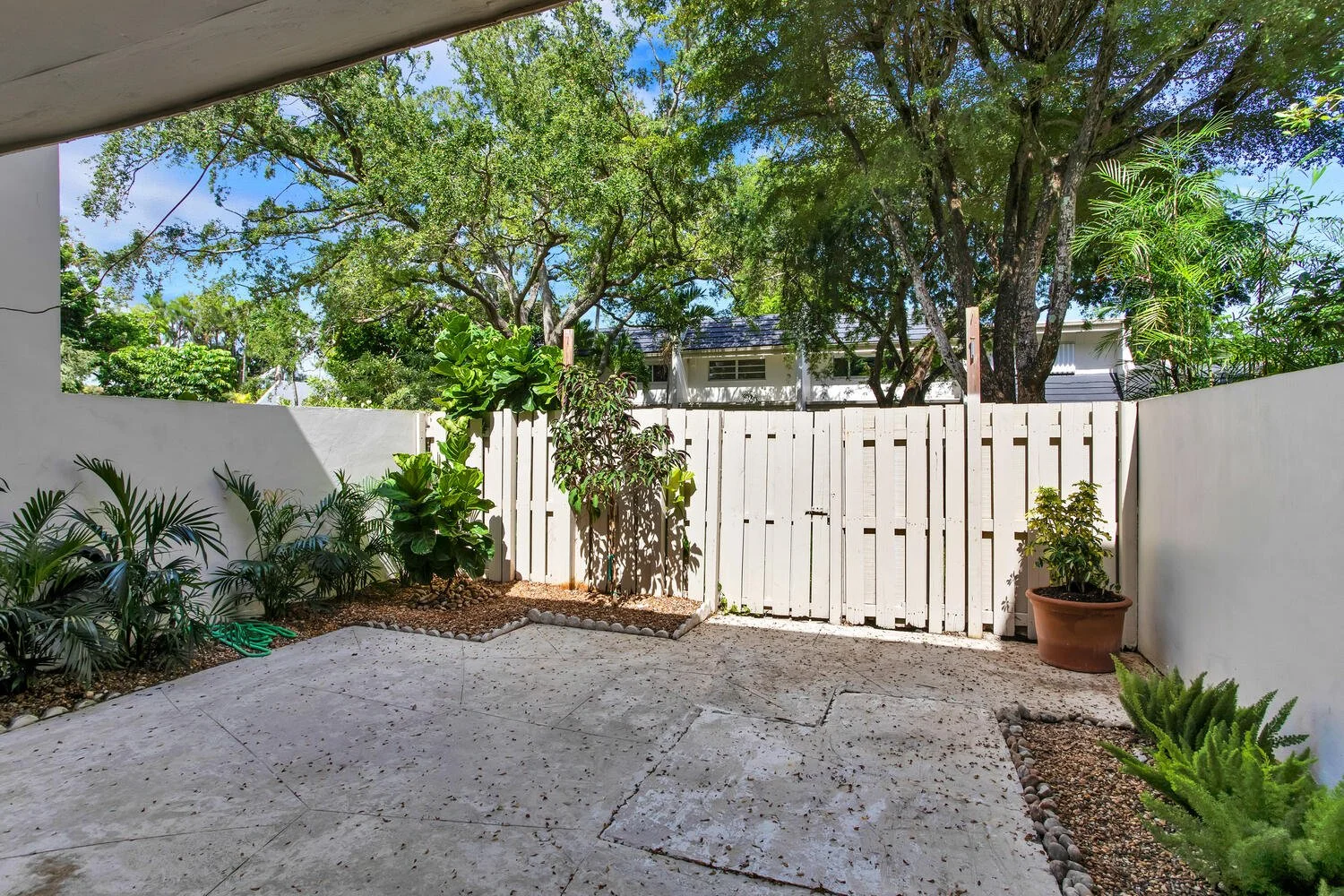 39 8123 SW 81st Pl Miami FL 33143-large-018-018-Patio-1500x1000-72dpi.jpg