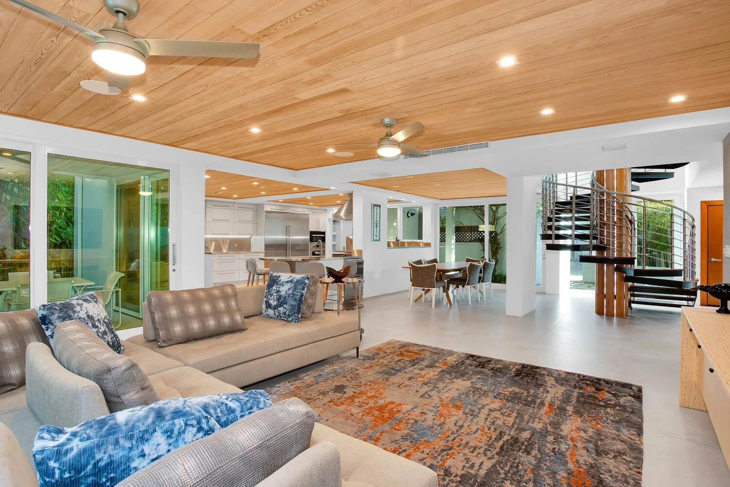 4 2475 S Bayshore Dr Apt 3 Miami-large-006-012-Living Room-1500x1000-72dpi.jpg