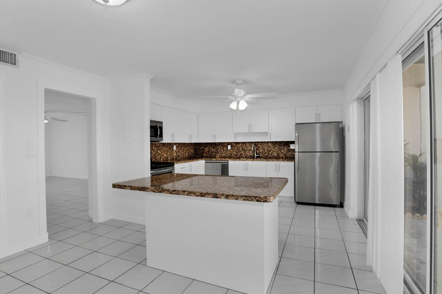 13 8123 SW 81st Pl Miami FL 33143-large-010-024-KitchenBreakfast Area-1500x1000-72dpi.jpg