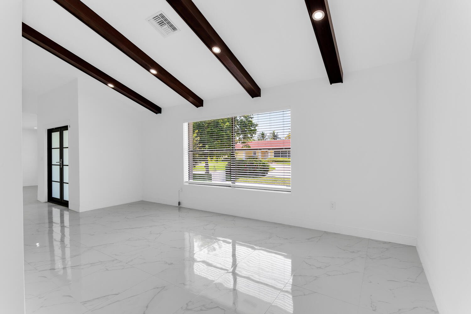 6 7860 SW 180th St Palmetto Bay-large-013-014-Living Room-1500x1000-72dpi.jpg