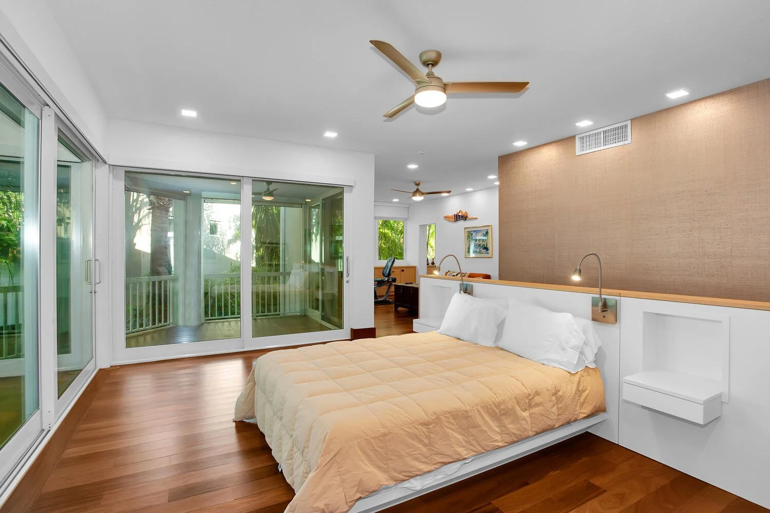 14 2475 S Bayshore Dr Apt 3 Miami-large-014-024-Primary Bedroom-1500x1000-72dpi.jpg