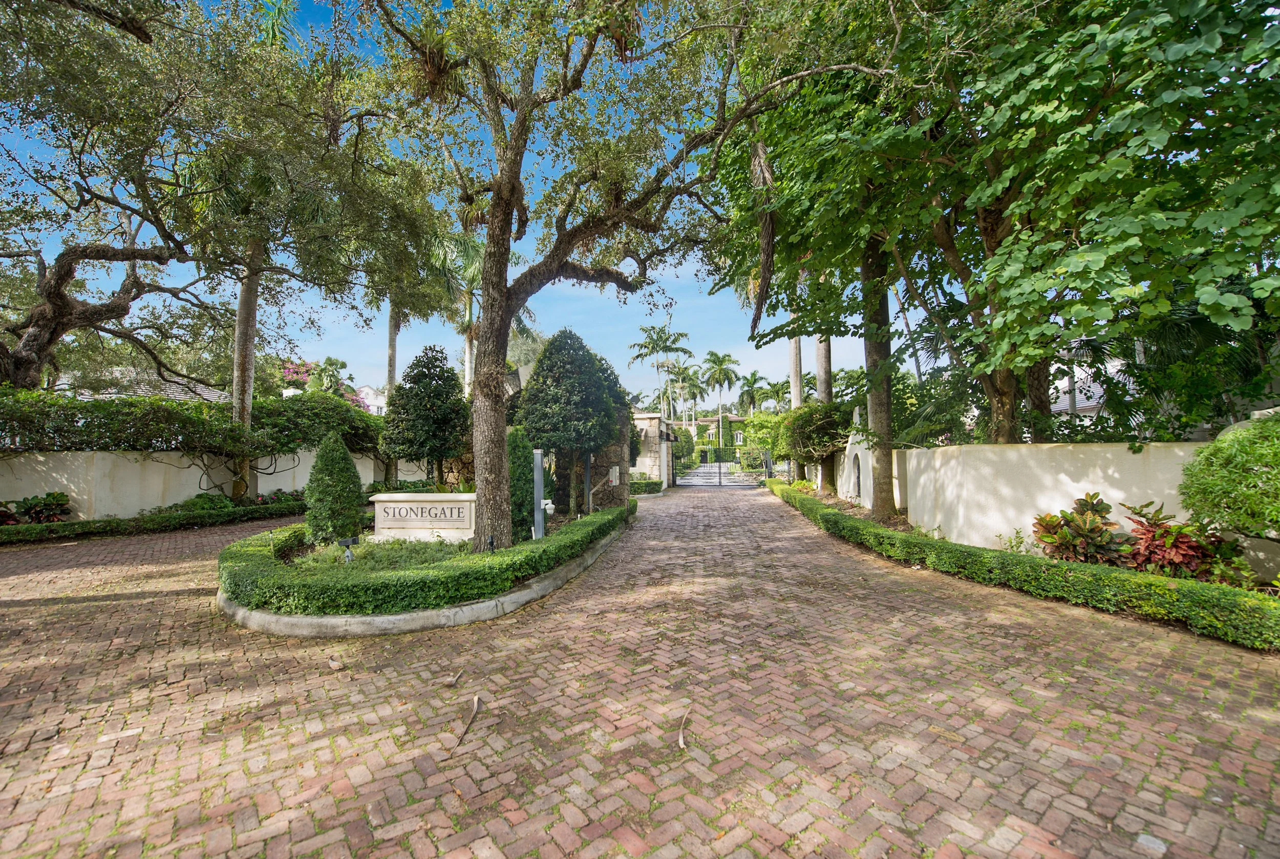 (57) Community Entrance1- 49 PLACEV2-8-6.jpg