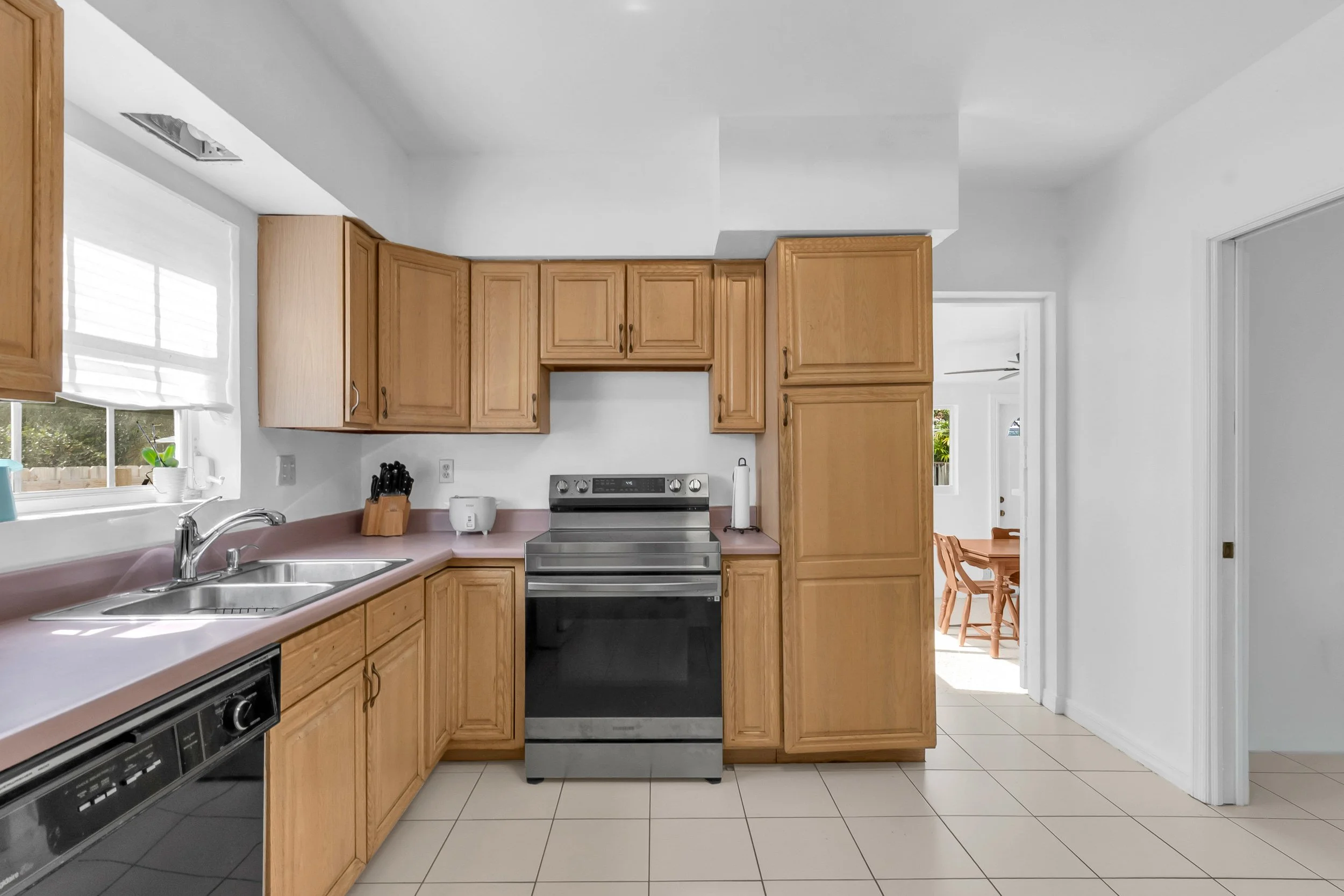 (9) 26_5735 kitchen.jpg