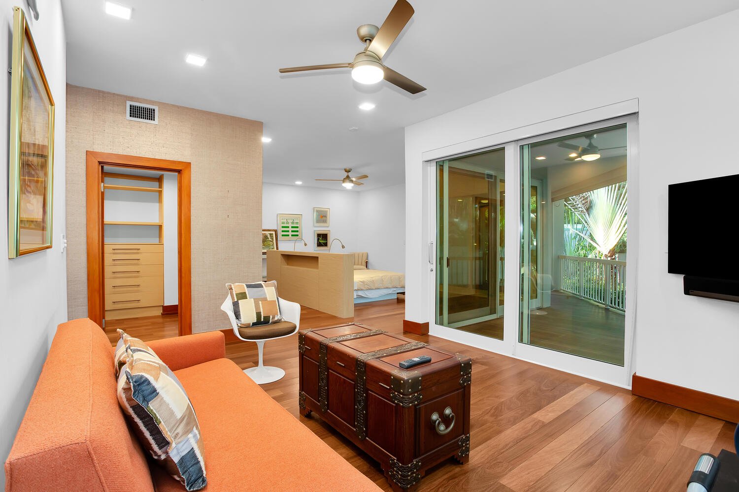 18 2475 S Bayshore Dr Apt 3 Miami-large-018-027-Primary Bedroom-1500x1000-72dpi.jpg