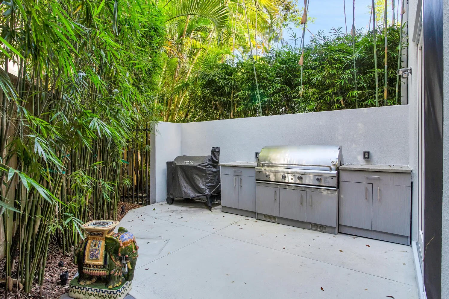 31 2475 S Bayshore Dr Apt 3 Miami-large-031-011-BBQ Area-1500x1000-72dpi.jpg