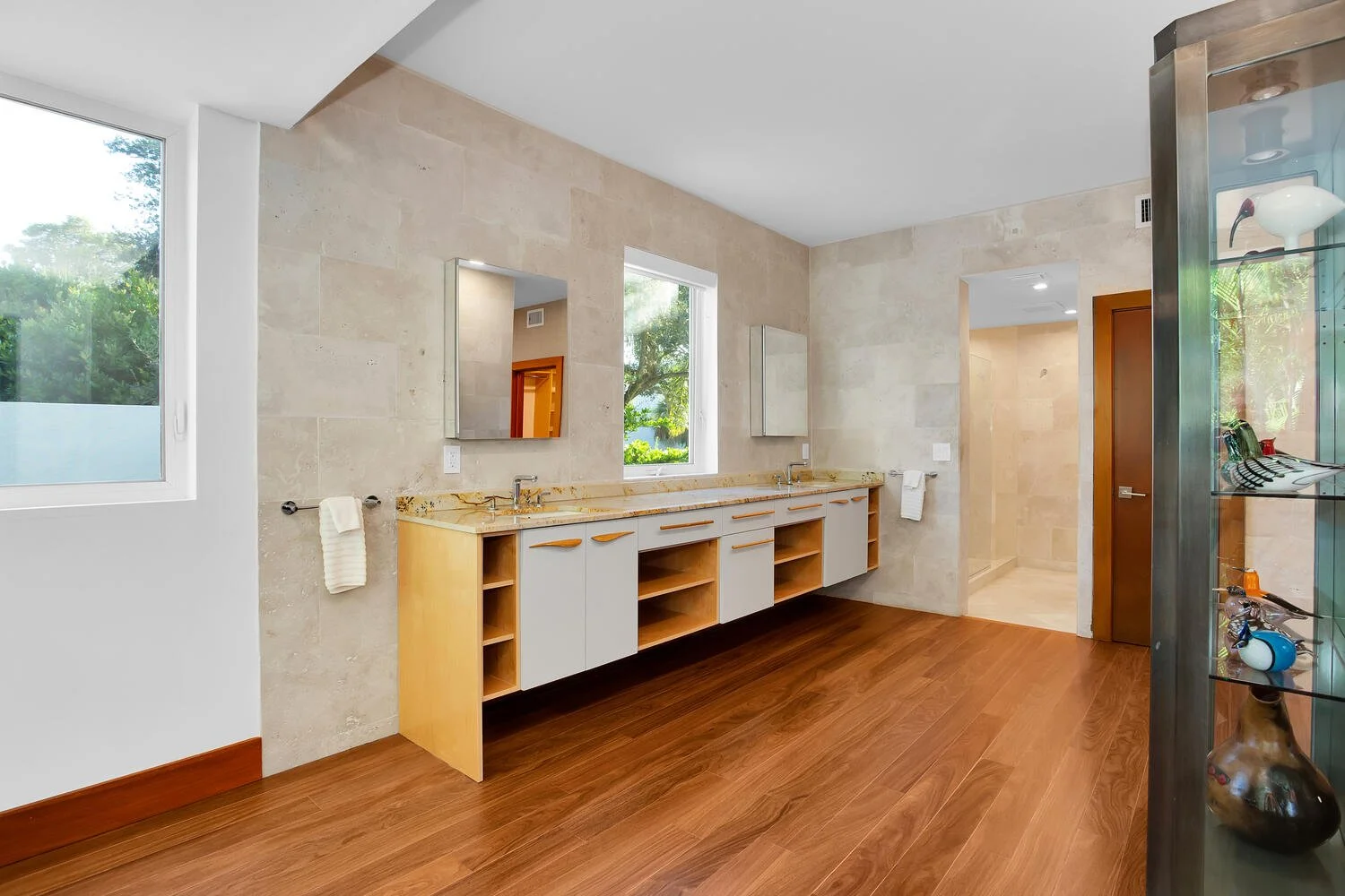 19 2475 S Bayshore Dr Apt 3 Miami-large-019-029-Primary Bath-1500x1000-72dpi.jpg