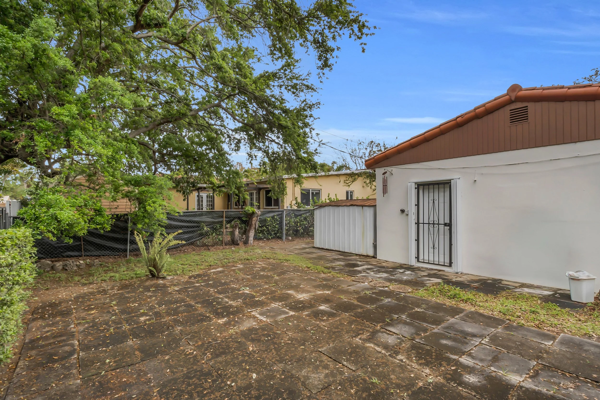 (21) 32_1081 exterior-1.jpg