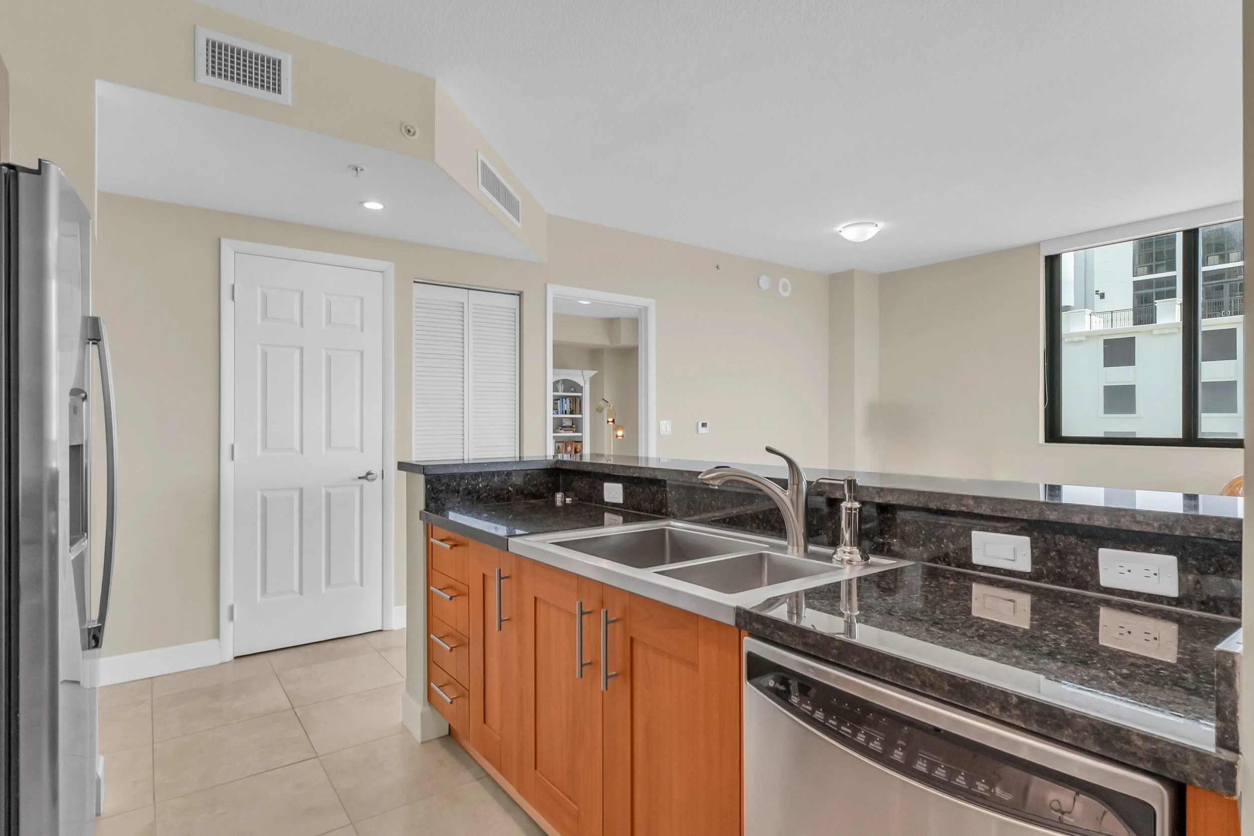 (13) kitchen 3.jpg