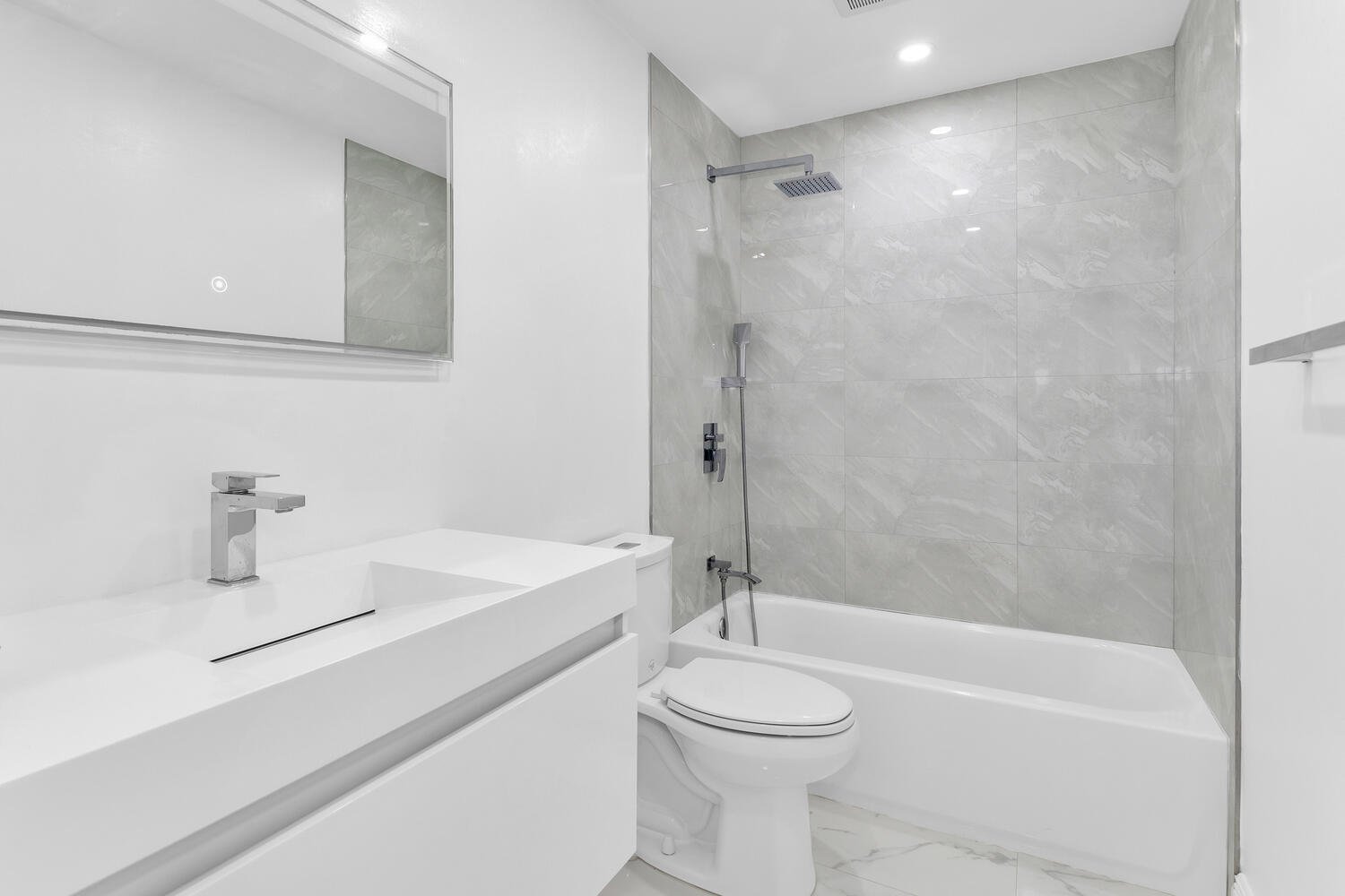 26 7860 SW 180th St Palmetto Bay-large-033-023-Bathroom-1500x1000-72dpi.jpg