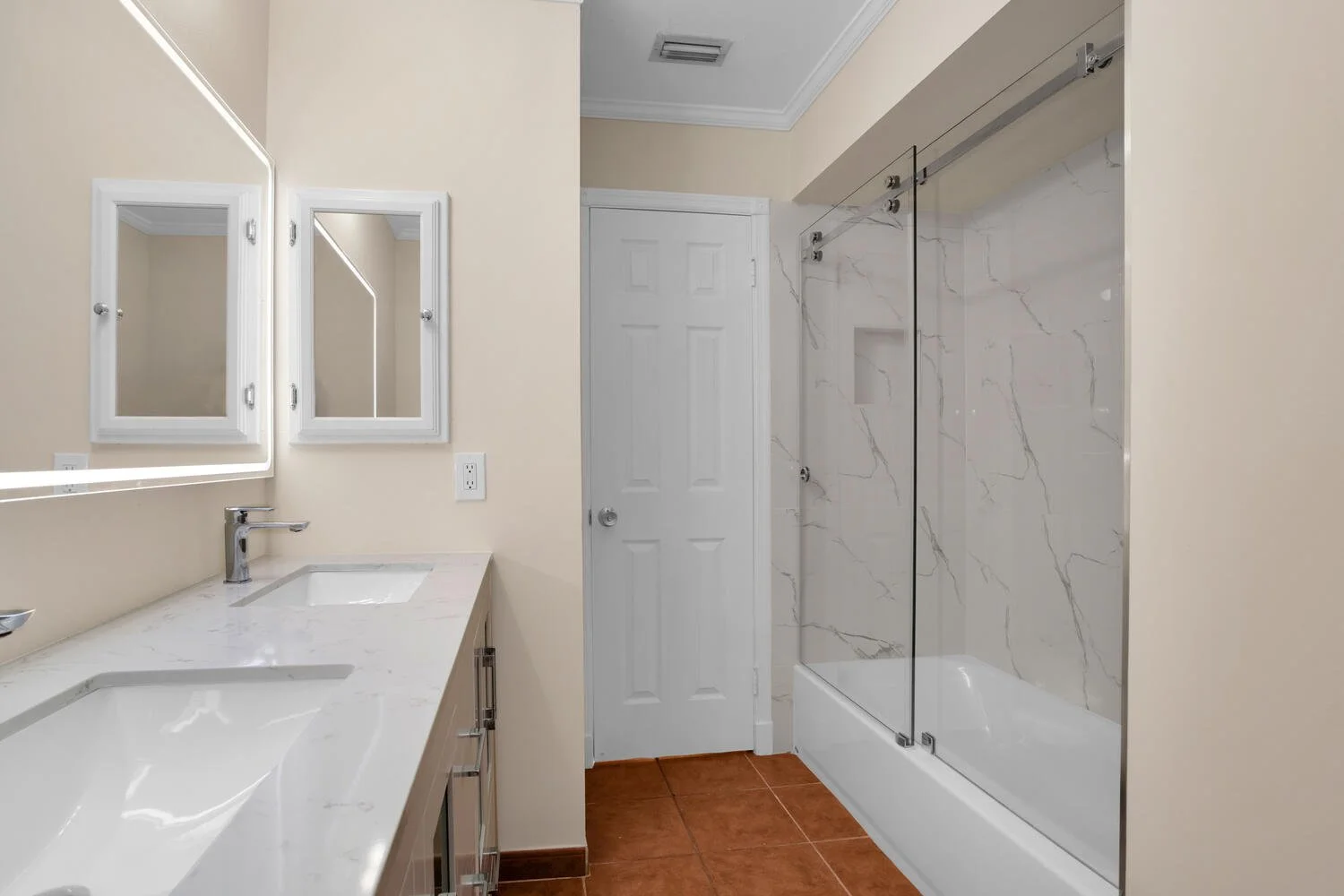 35 8123 SW 81st Pl Miami FL 33143-large-023-014-Primary Bath-1500x1000-72dpi.jpg