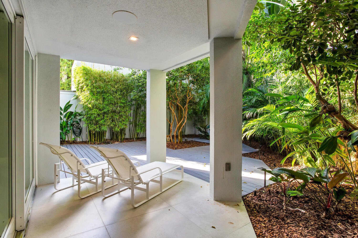 32 2475 S Bayshore Dr Apt 3 Miami-large-032-010-Yard-1500x1000-72dpi.jpg