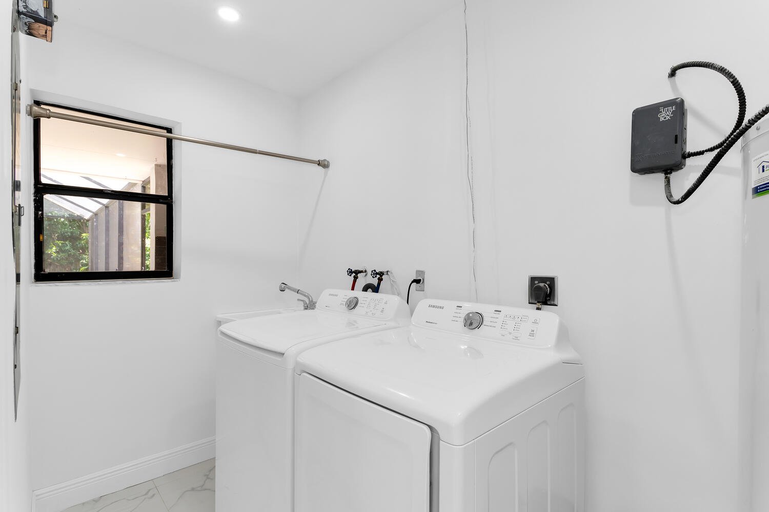 30 7860 SW 180th St Palmetto Bay-large-034-005-Laundry Room-1500x1000-72dpi.jpg