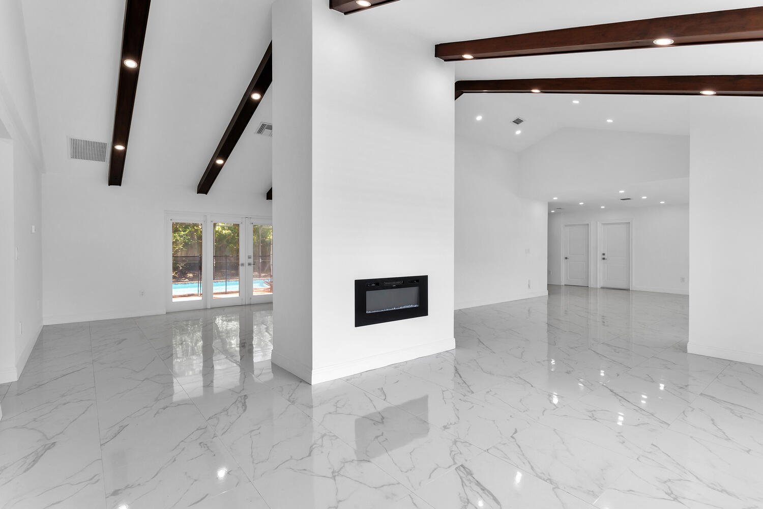8 7860 SW 180th St Palmetto Bay-large-011-018-Living Room-1500x1000-72dpi.jpg