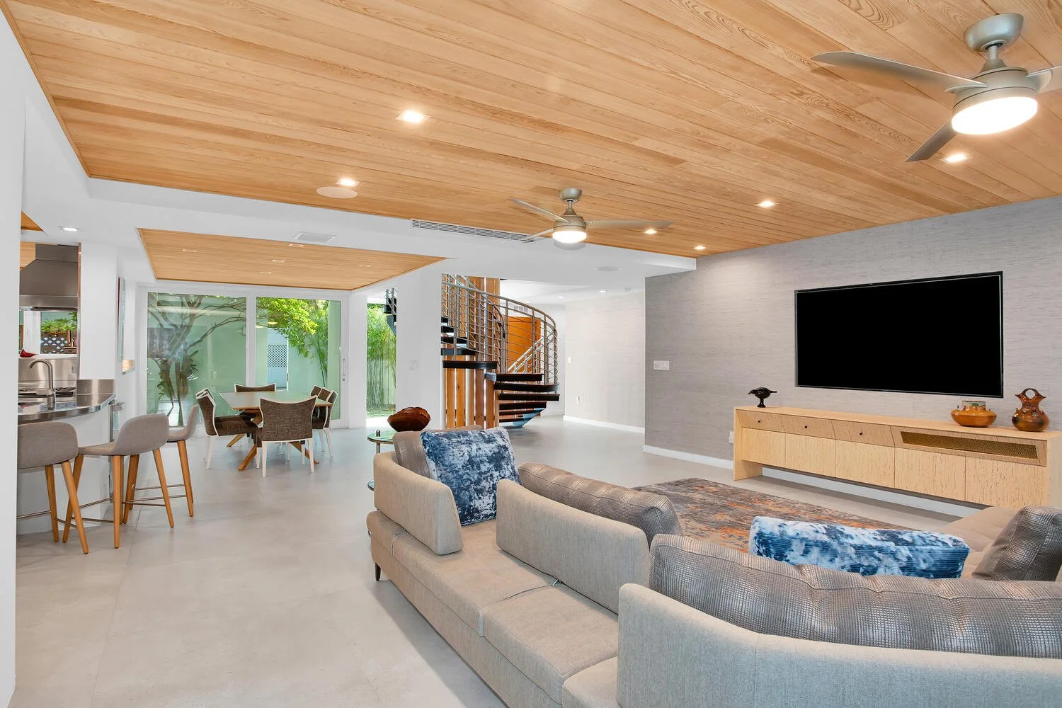 5 2475 S Bayshore Dr Apt 3 Miami-large-007-013-Living Room-1500x1000-72dpi.jpg