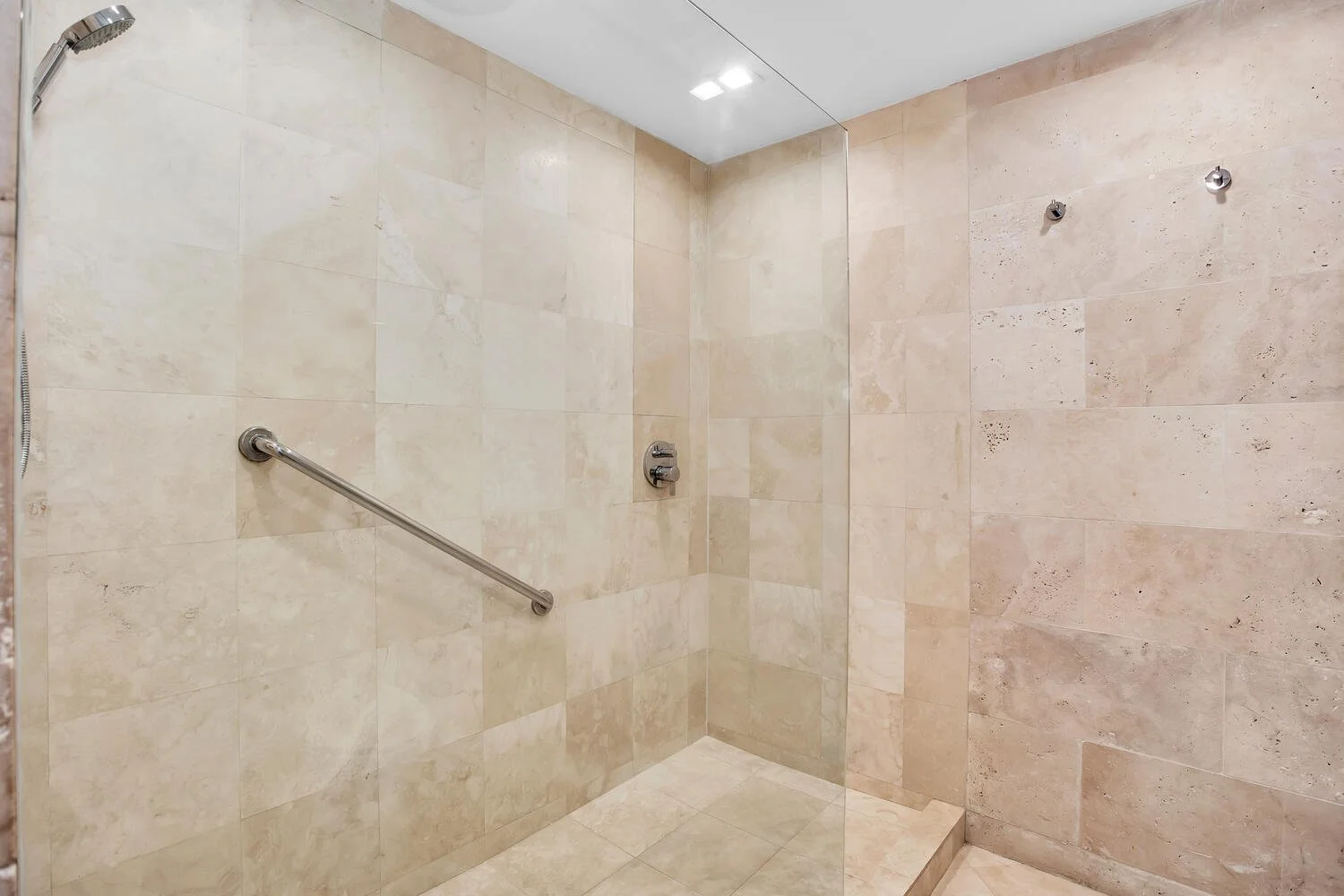 21 2475 S Bayshore Dr Apt 3 Miami-large-021-025-Primary Bath-1500x1000-72dpi.jpg