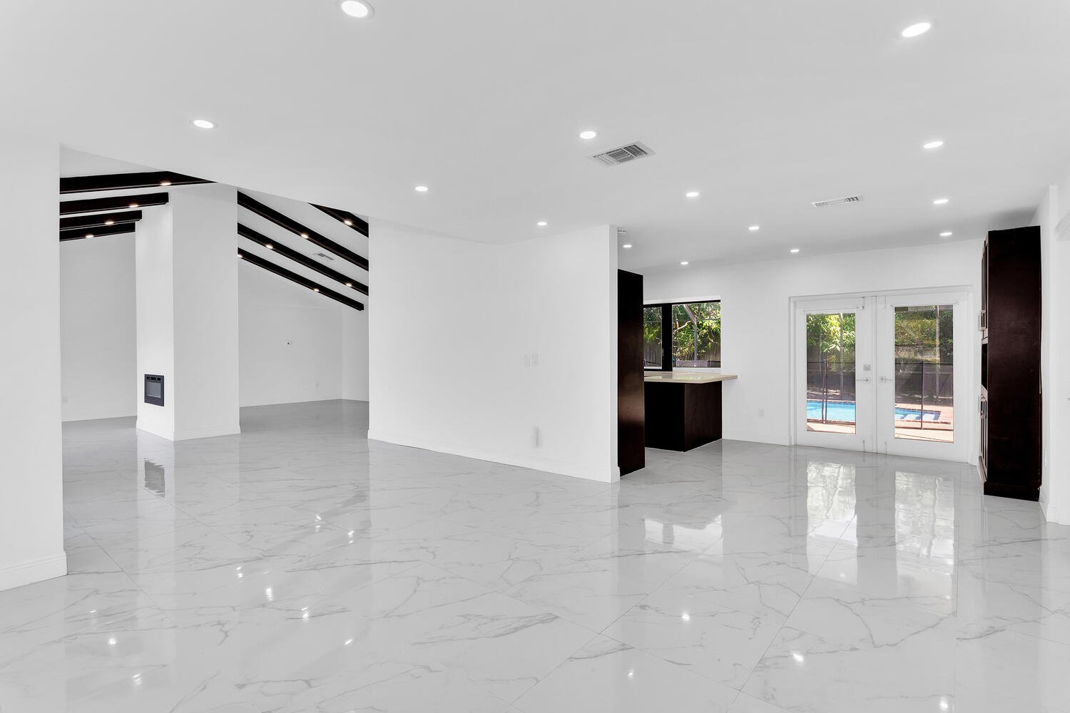 11 7860 SW 180th St Palmetto Bay-large-010-013-Living Room-1500x1000-72dpi.jpg