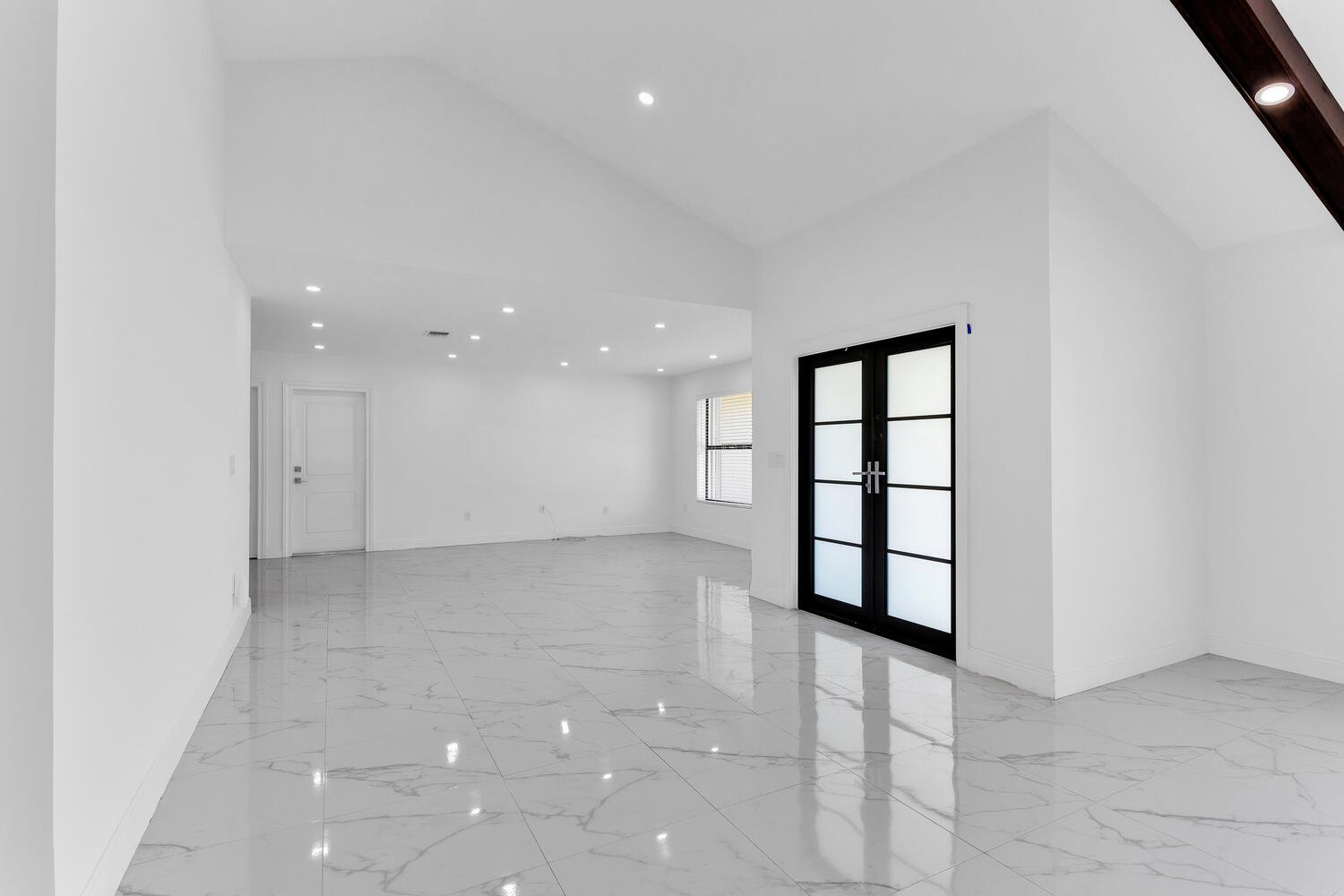 4 7860 SW 180th St Palmetto Bay-large-008-032-Living Room-1500x1000-72dpi.jpg