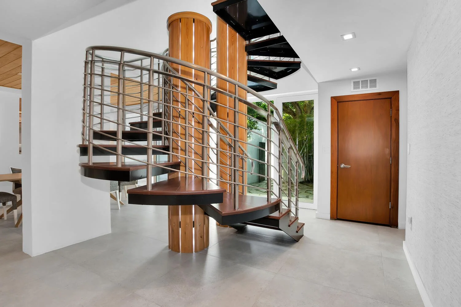11 2475 S Bayshore Dr Apt 3 Miami-large-004-003-Entry-1500x1000-72dpi.jpg