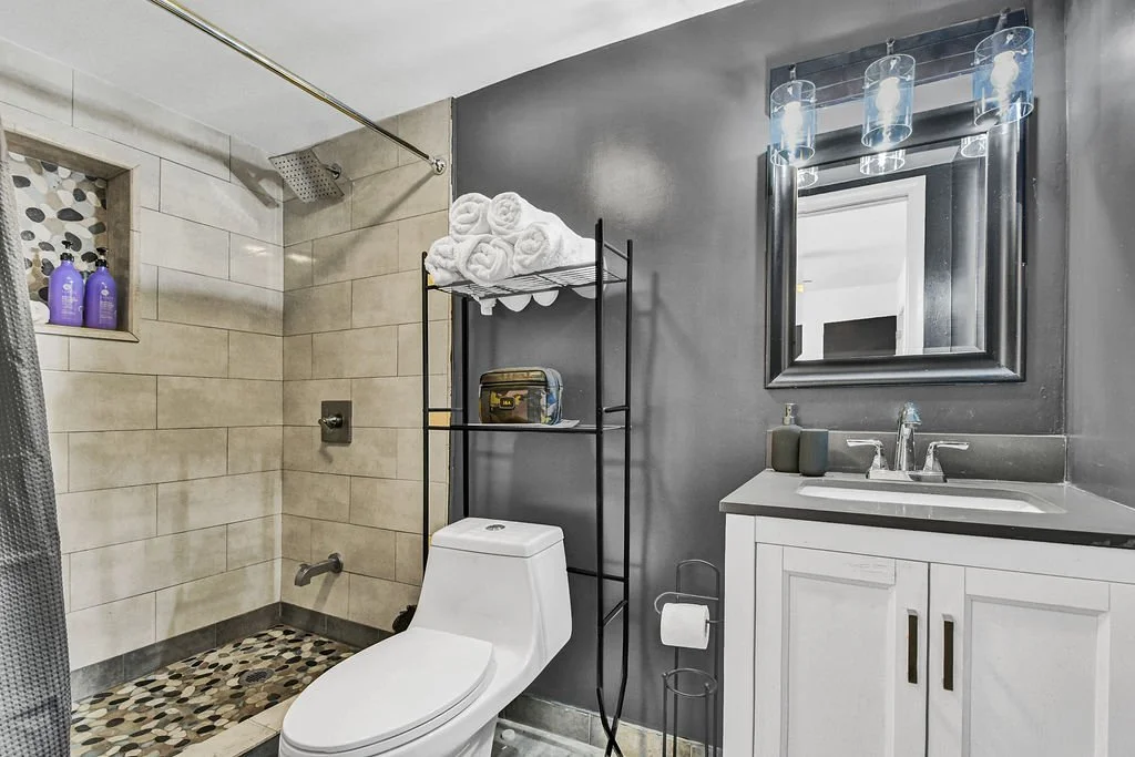 (24) CasitaBathroom.jpg