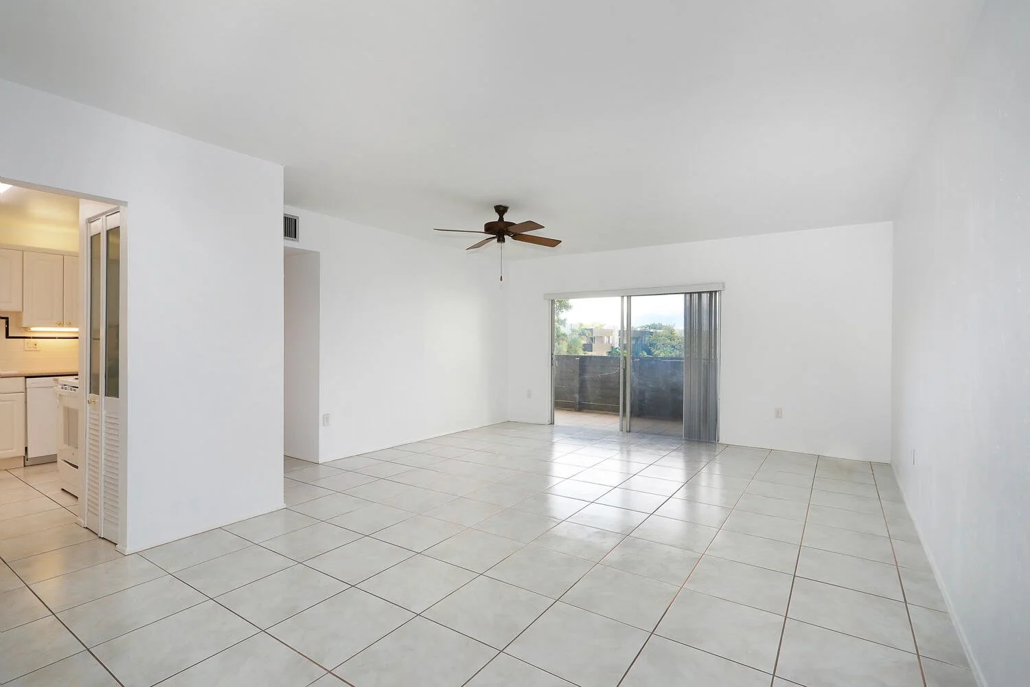 2 8325 SW 72nd Ave Unit C301-large-002-009-Living Room-1500x1000-72dpi.jpg
