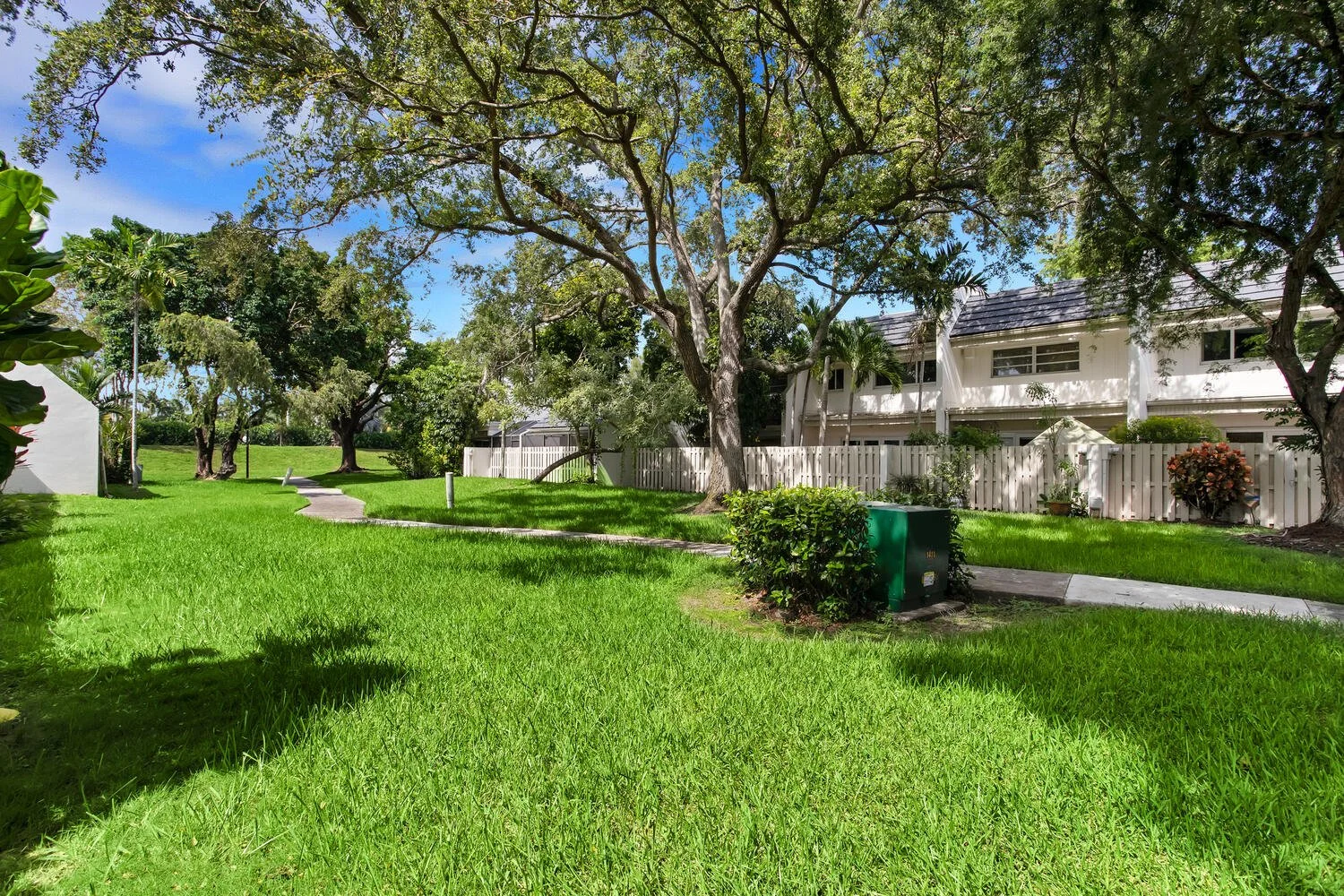 43 8123 SW 81st Pl Miami FL 33143-large-032-031-Community-1500x1000-72dpi.jpg