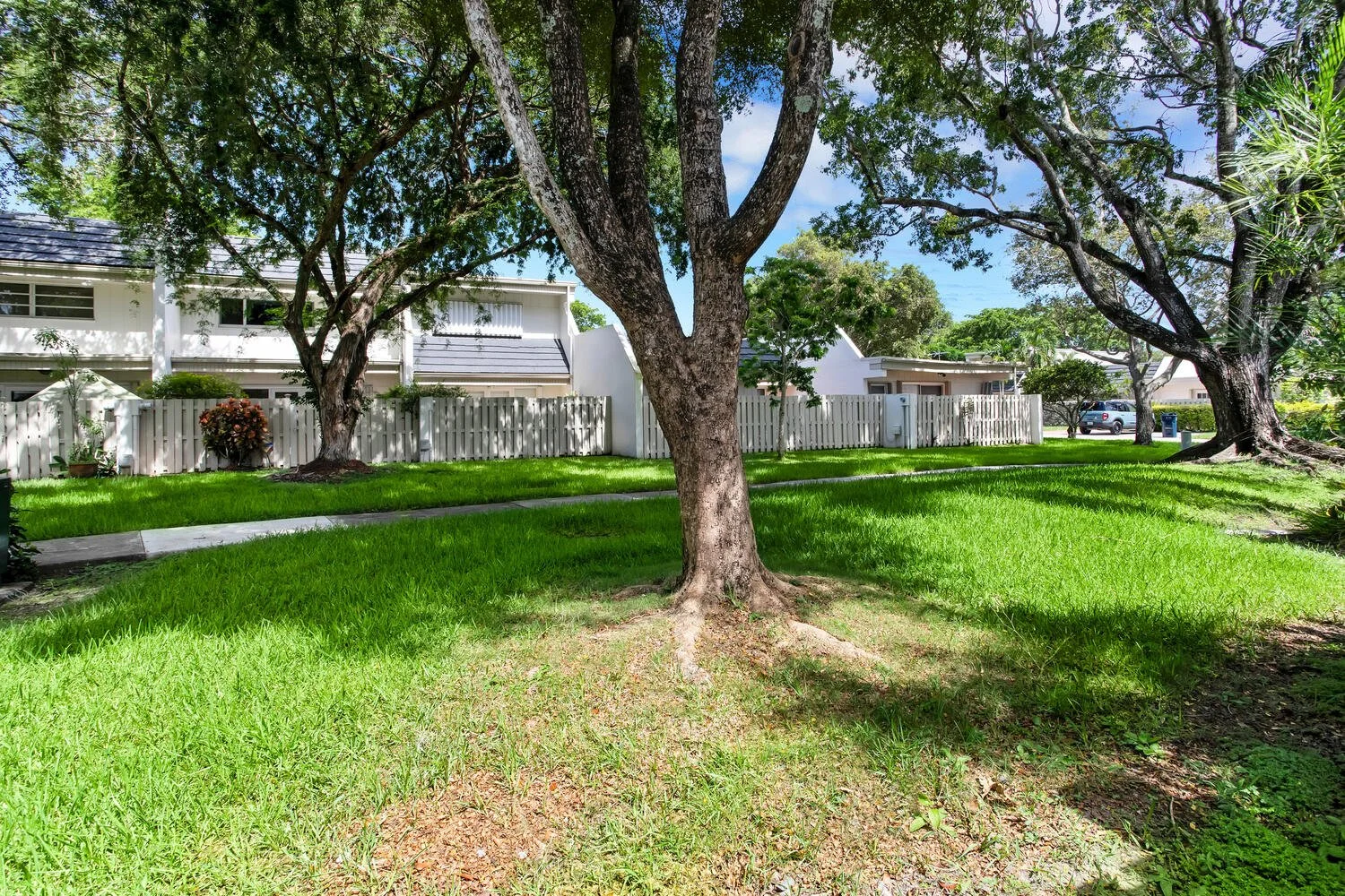 42 8123 SW 81st Pl Miami FL 33143-large-031-015-Community-1500x1000-72dpi.jpg