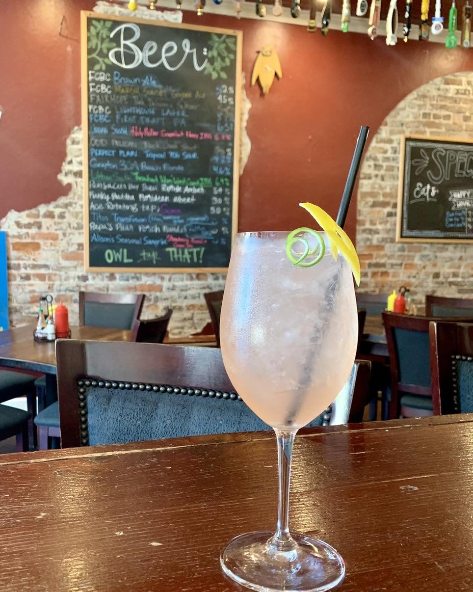 Alison&rsquo;s Newest Draft Sangria: Strawberry Basil Green Tea 🍓🌱

Sauvignon Blanc with strawberry puree, citrus, and house-made basil green tea simple syrup 🍹 YUM! 

Come give it a try today!  #apalachicola #forgottencoast #lovefl #visitflorida 