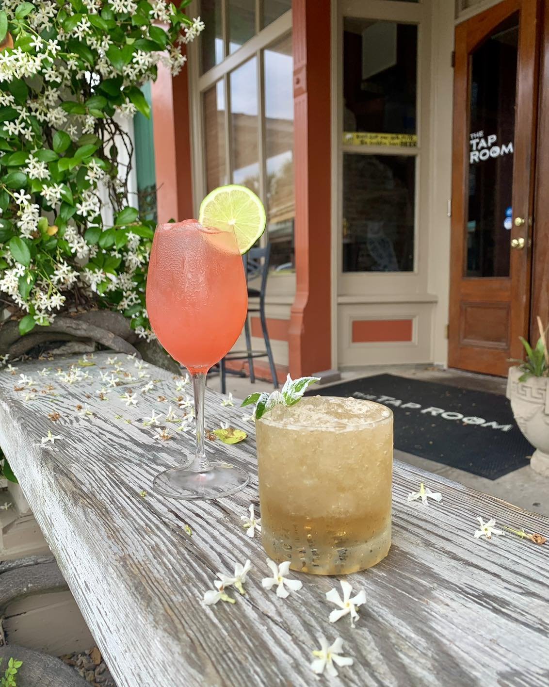 Cheers, y&rsquo;all! Join us today to enjoy an Oaks Lily 🍹
In its 150th year, the Kentucky Oaks takes place at Churchill Downs the day before the Kentucky Derby. 

Rather than simply doubling up on juleps, the race serves its own signature cocktail 