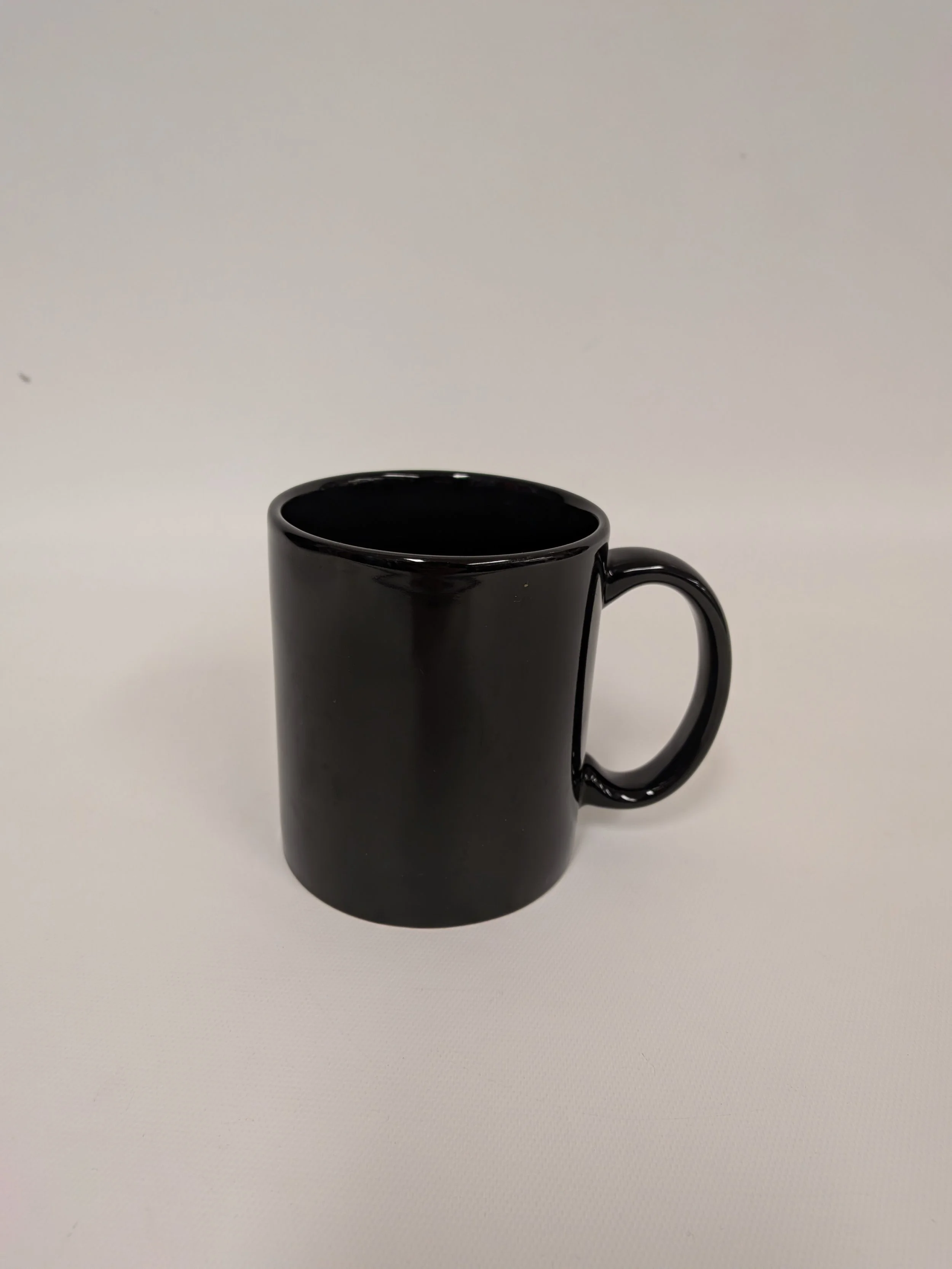 Tasse à café noir uni