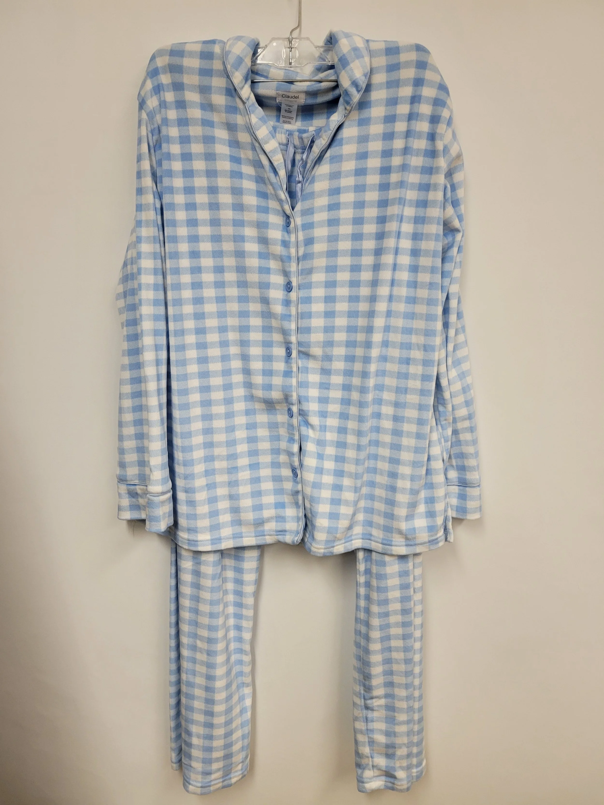 Pyjama doux à carreaux bleu et blanc, Claudel, L