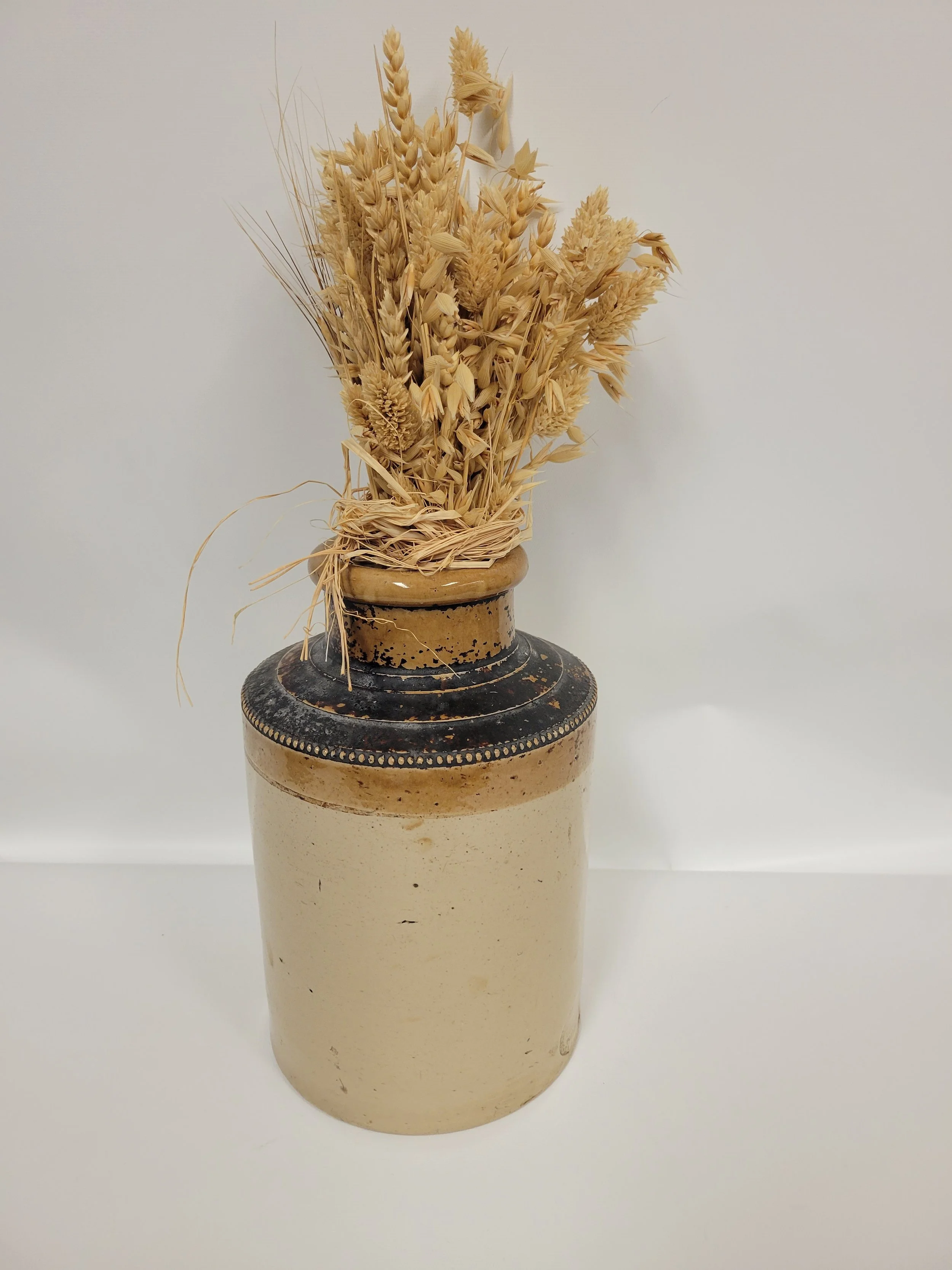 Pot et bouquet de fleurs séchées