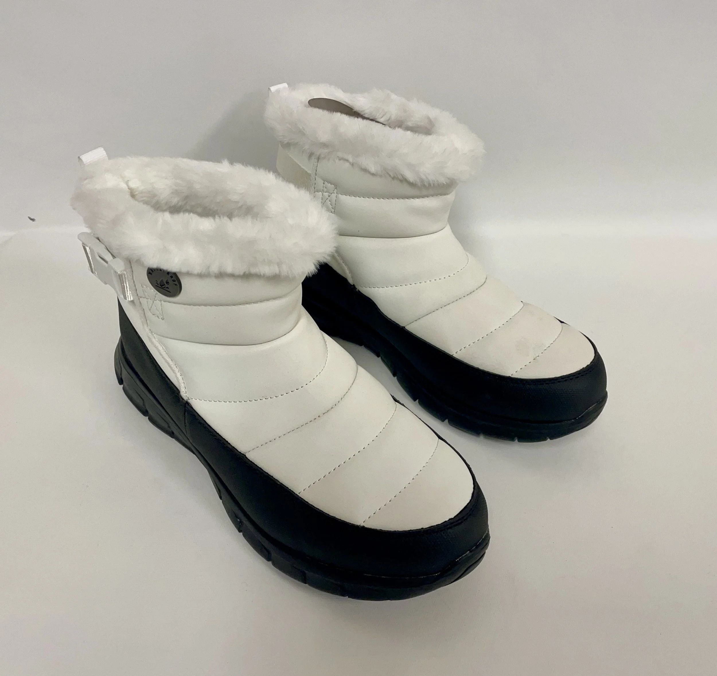 NEUF, bottes d'hiver blanches et noires, imperméables, pointure 10.